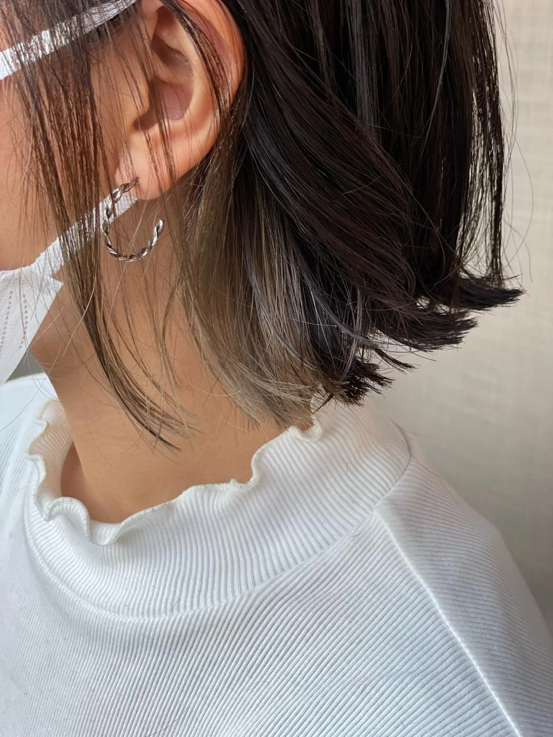 ミディアム カラー ブリーチ イヤリングカラー 【髪質改善】タケウチ 【手で乾かすだけ】のヘアスタイル