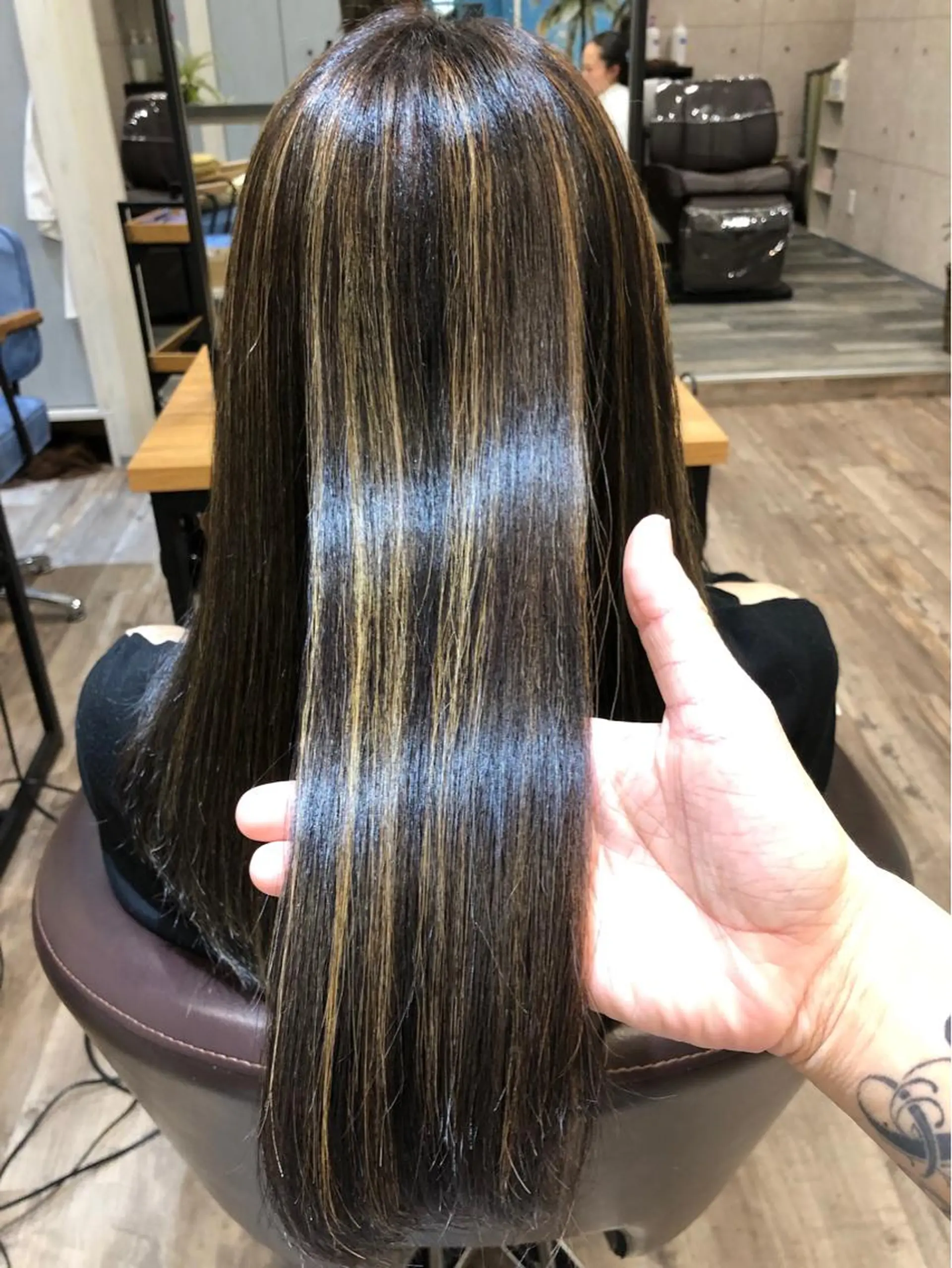 ロング カラー ハイライトカラー ハイライト カット トリートメント 佐久間 広祐のヘアスタイル