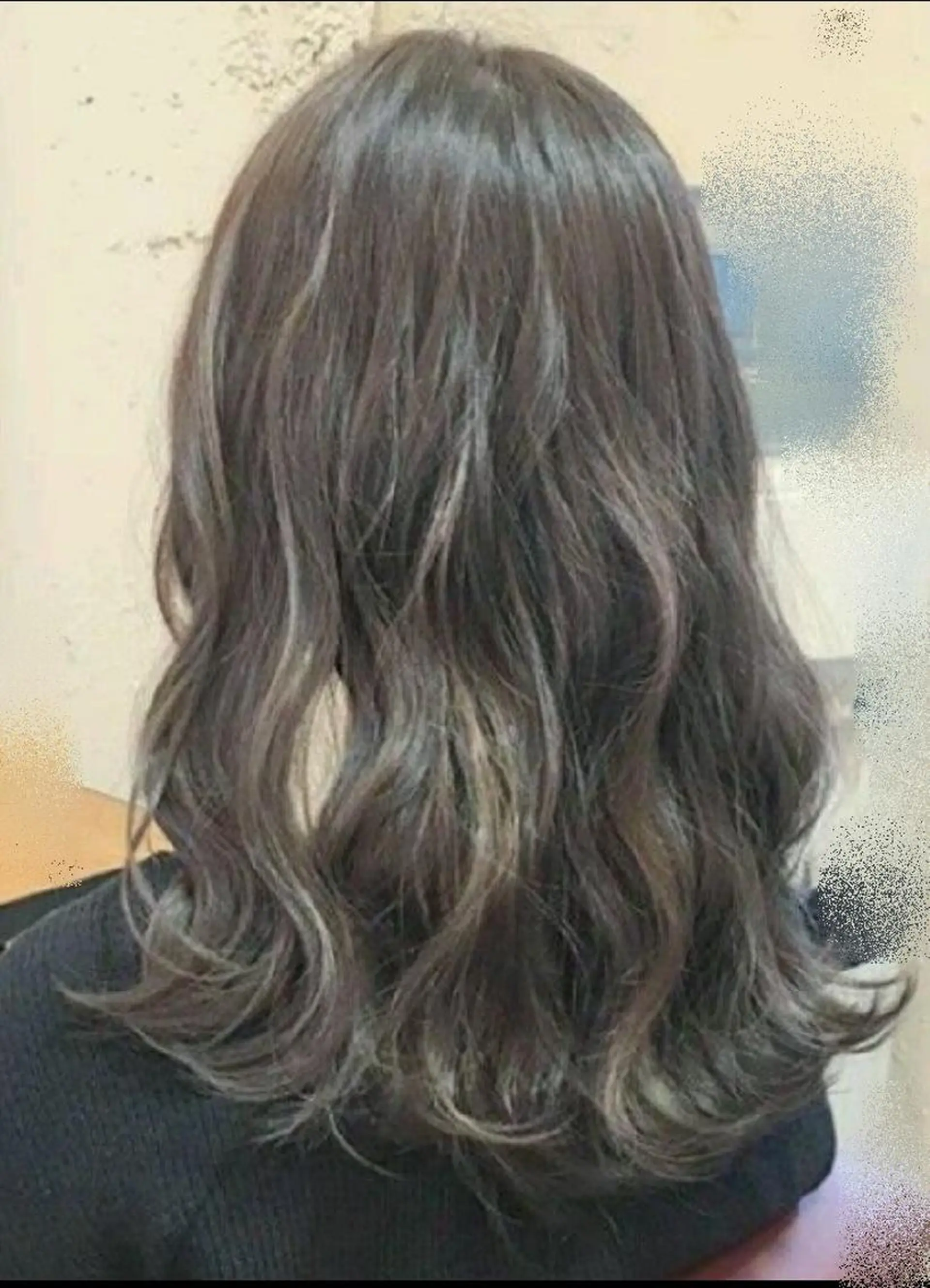 ロング カラー グレージュ ハイライトカラー ハイライト ヘアカラー トリートメント タナカ *歴10年以上*のヘアスタイル