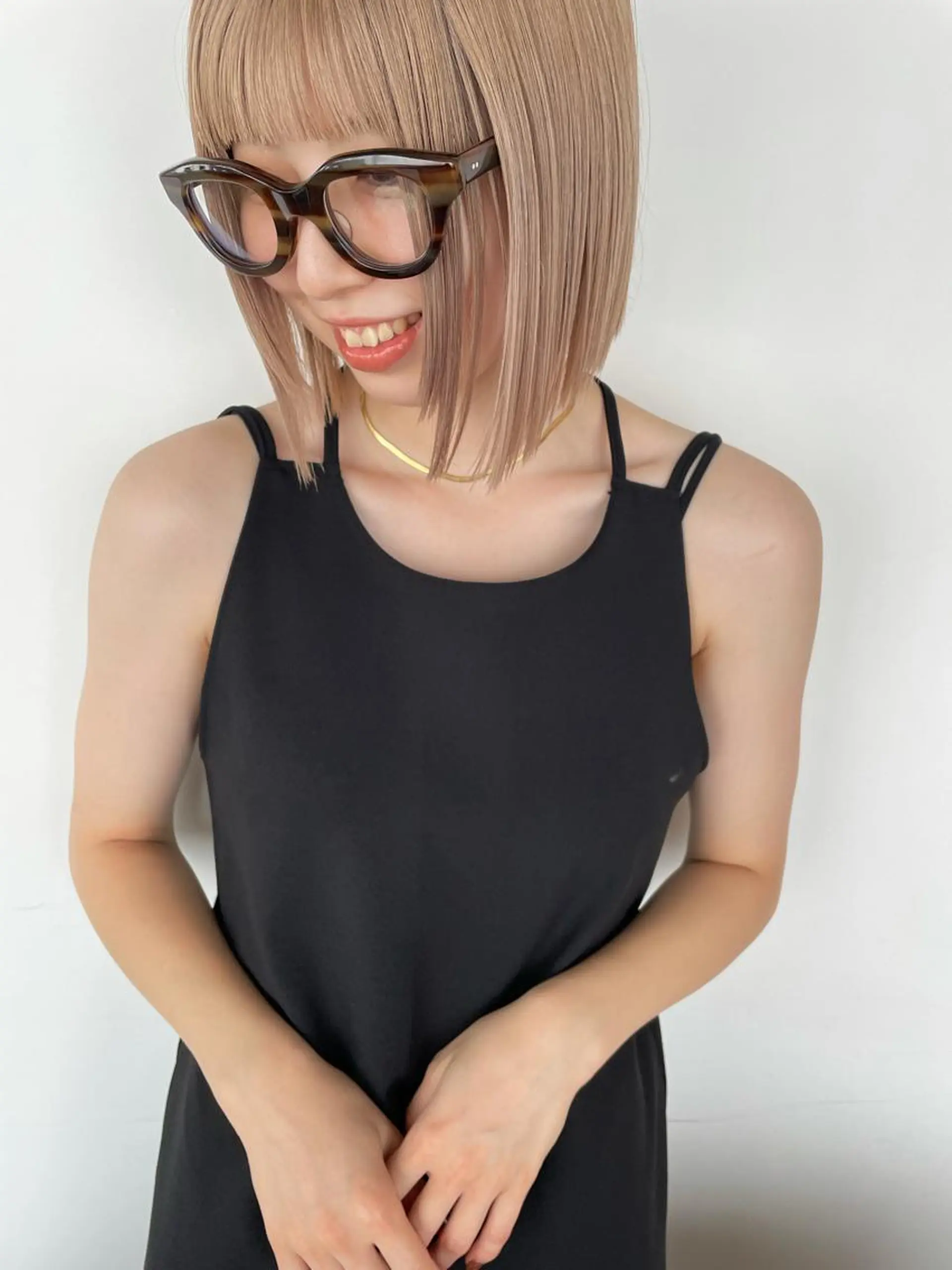 ミディアム 渋谷 留菜のヘアスタイル