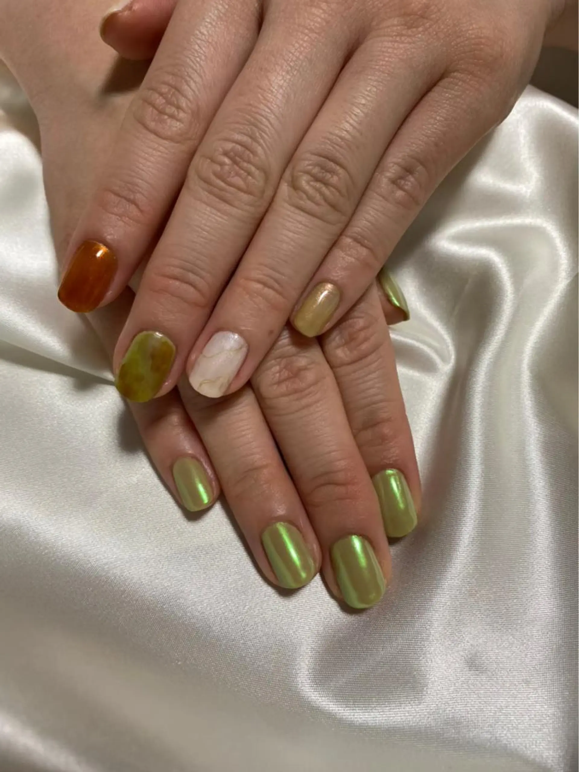 ネイル ブラウン グリーン マットネイル ショートネイル ハンドネイル ハンドケア loulou _nail所属・葛西 知佳のネイルデザイン