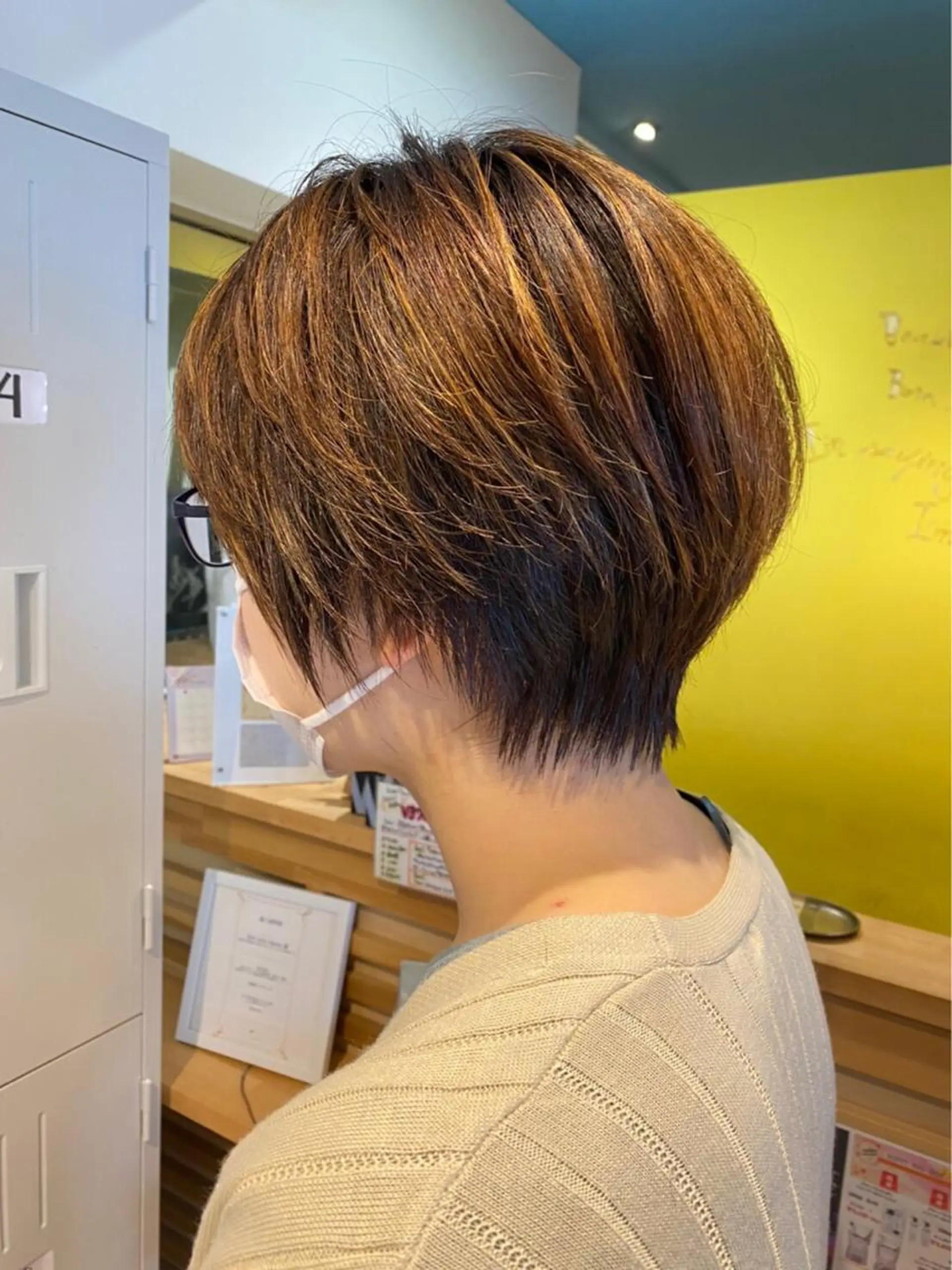 ショート esse大阪茶屋町店所属・レイヤーカット 新井田陽寿のヘアスタイル