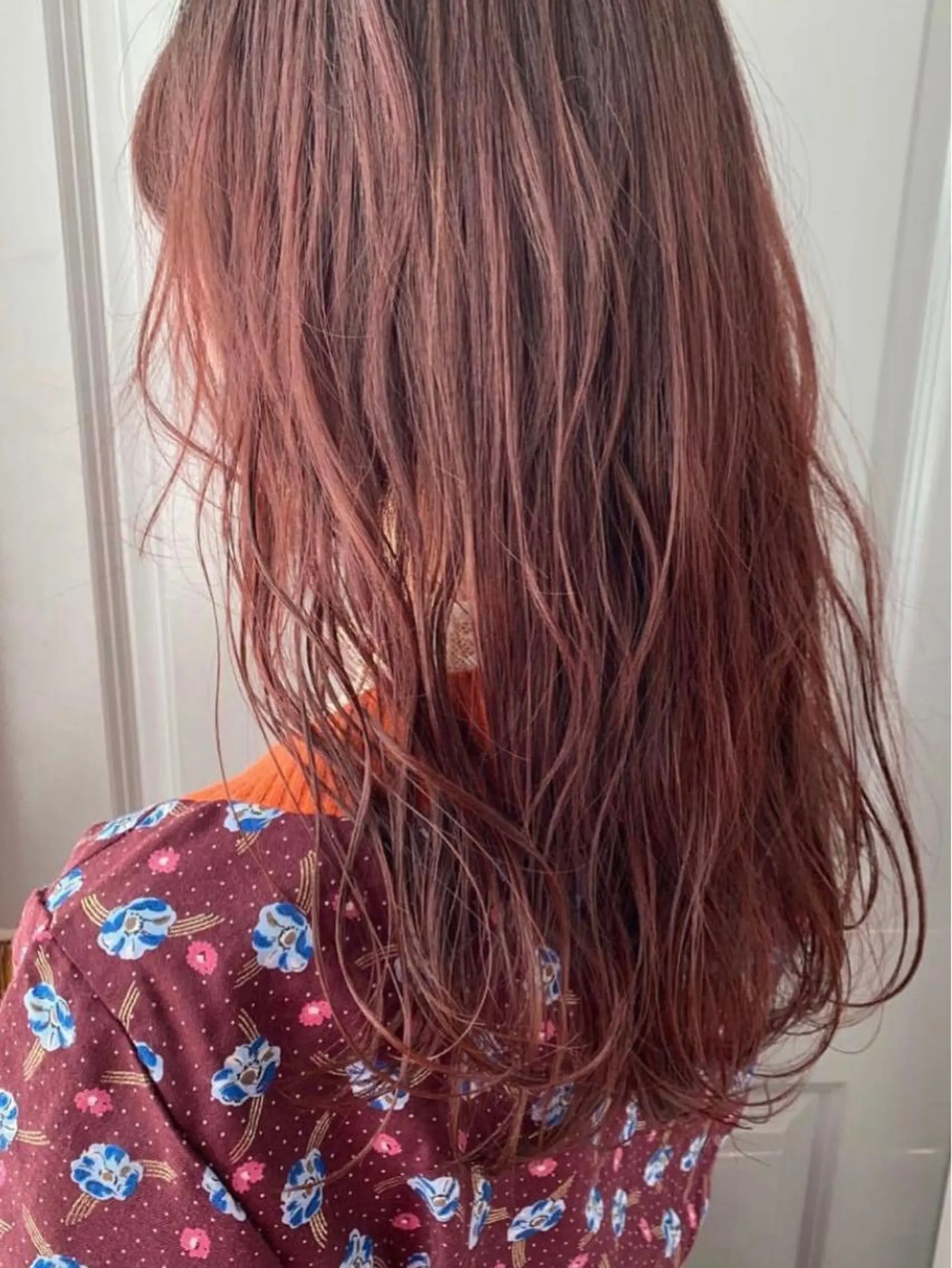 ロング カラー ヘアアレンジ ブリーチ ブリーチなしカラー レッドカラー 古賀 侑磨のヘアスタイル