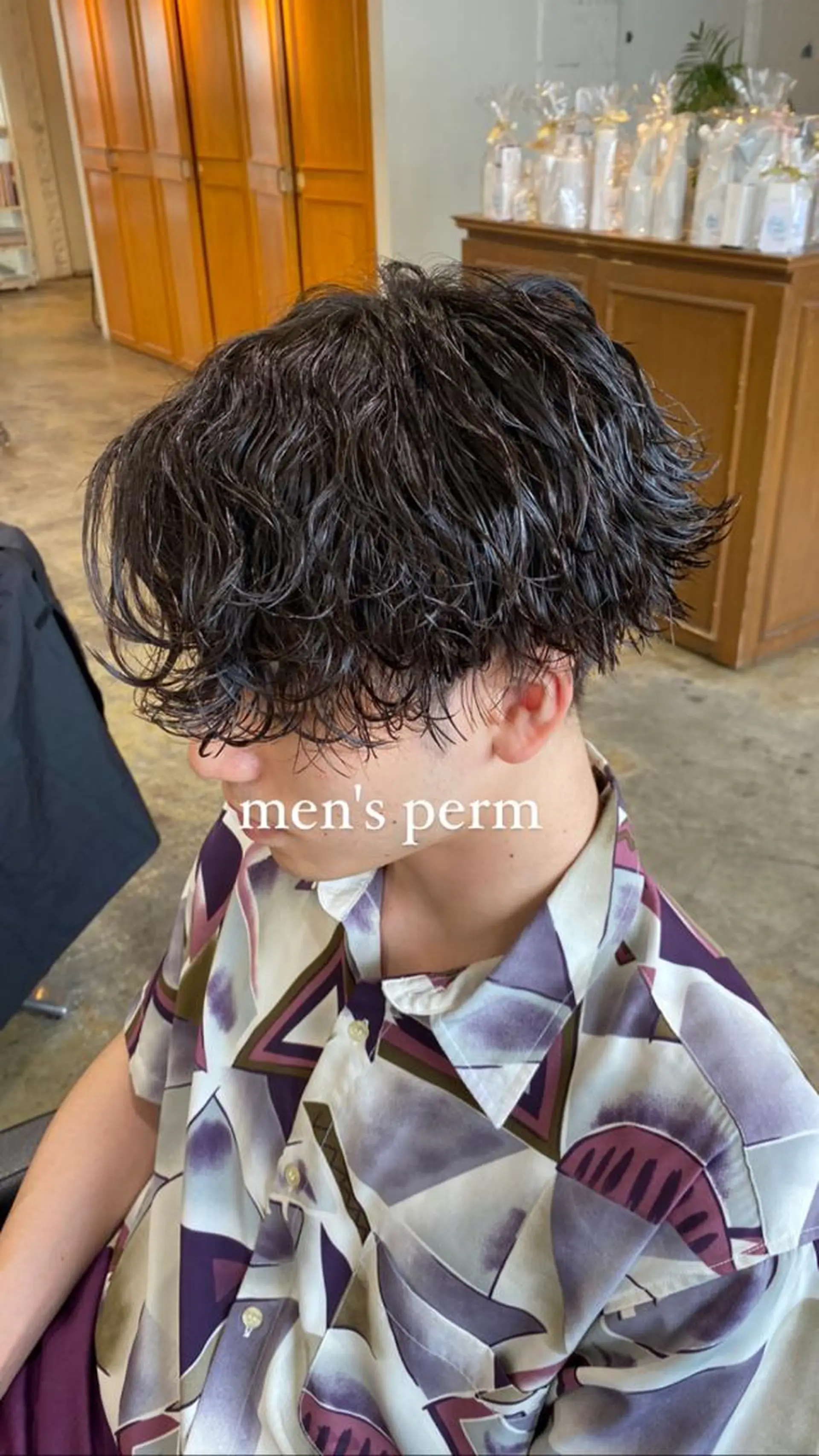 ショート パーマ メンズ メンズパーマ 波巻きパーマ スパイラルパーマ カット パーマ トリートメント レイヤーボブ/ 艶カラー/サナ🌼のヘアスタイル
