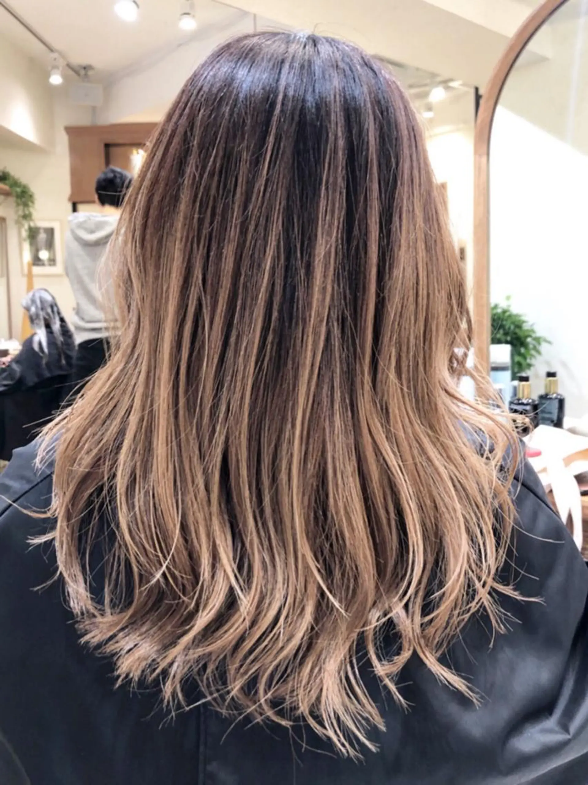 ロング アッシュ ハイライト レイヤーカット salowin 原宿 aroa所属・韓国／ハッシュカット ／透明感カラー／金野のヘアスタイル