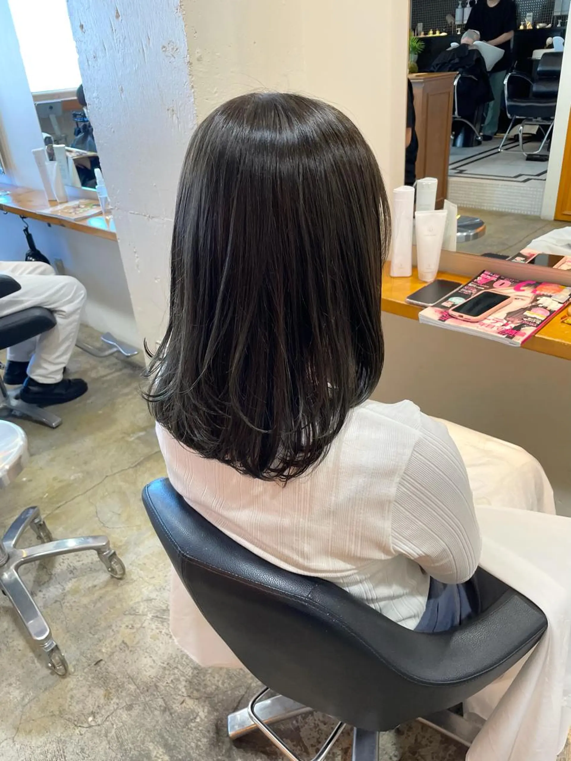 ミディアム カラー カット ヘアカラー トリートメント MIOベージュカラー 柔らかいカラーのヘアスタイル