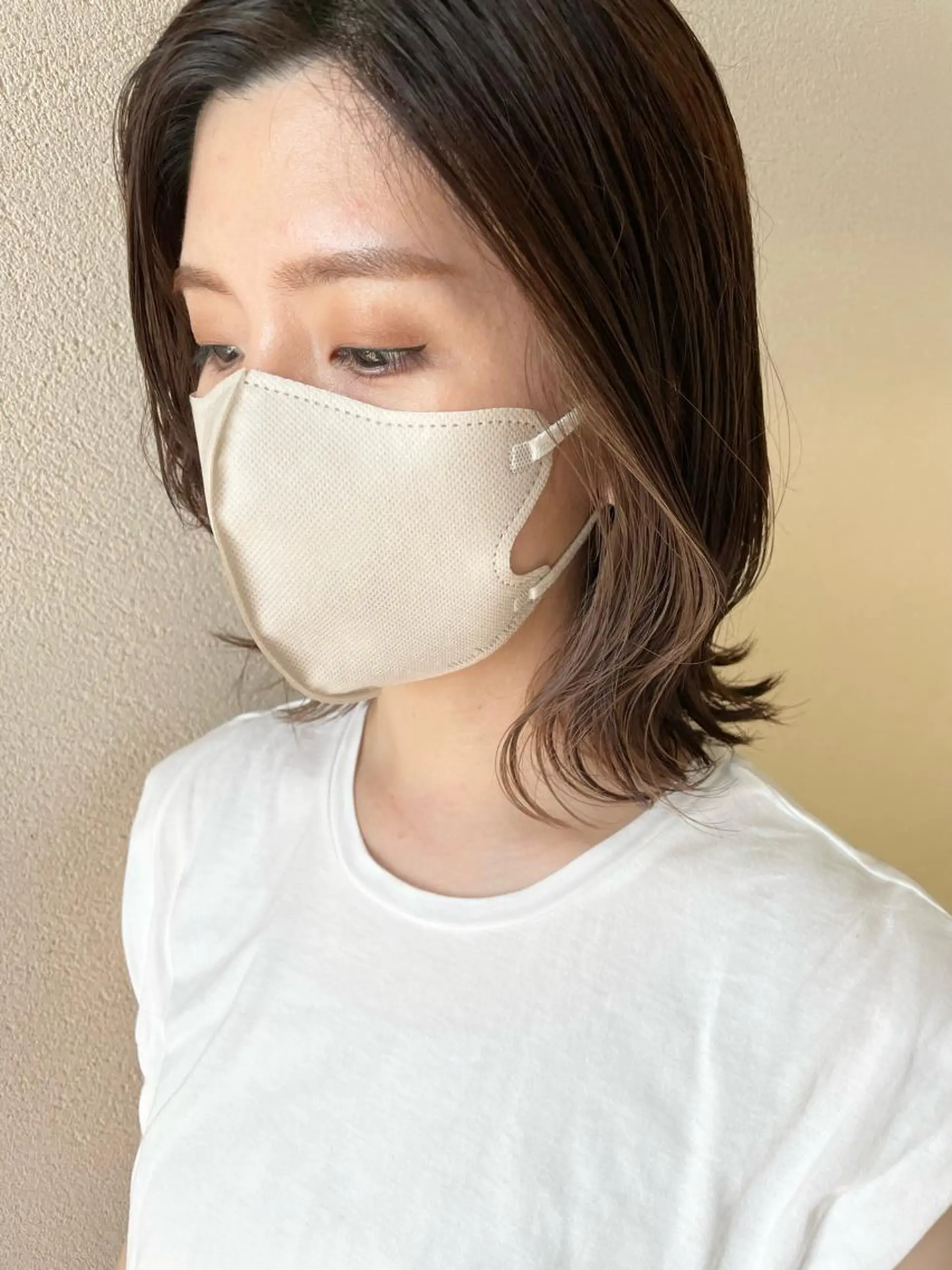 ミディアム カラー ベージュカラー イヤリングカラー ミルクティーベージュ ヘアカラー 沢田 瞳のヘアスタイル