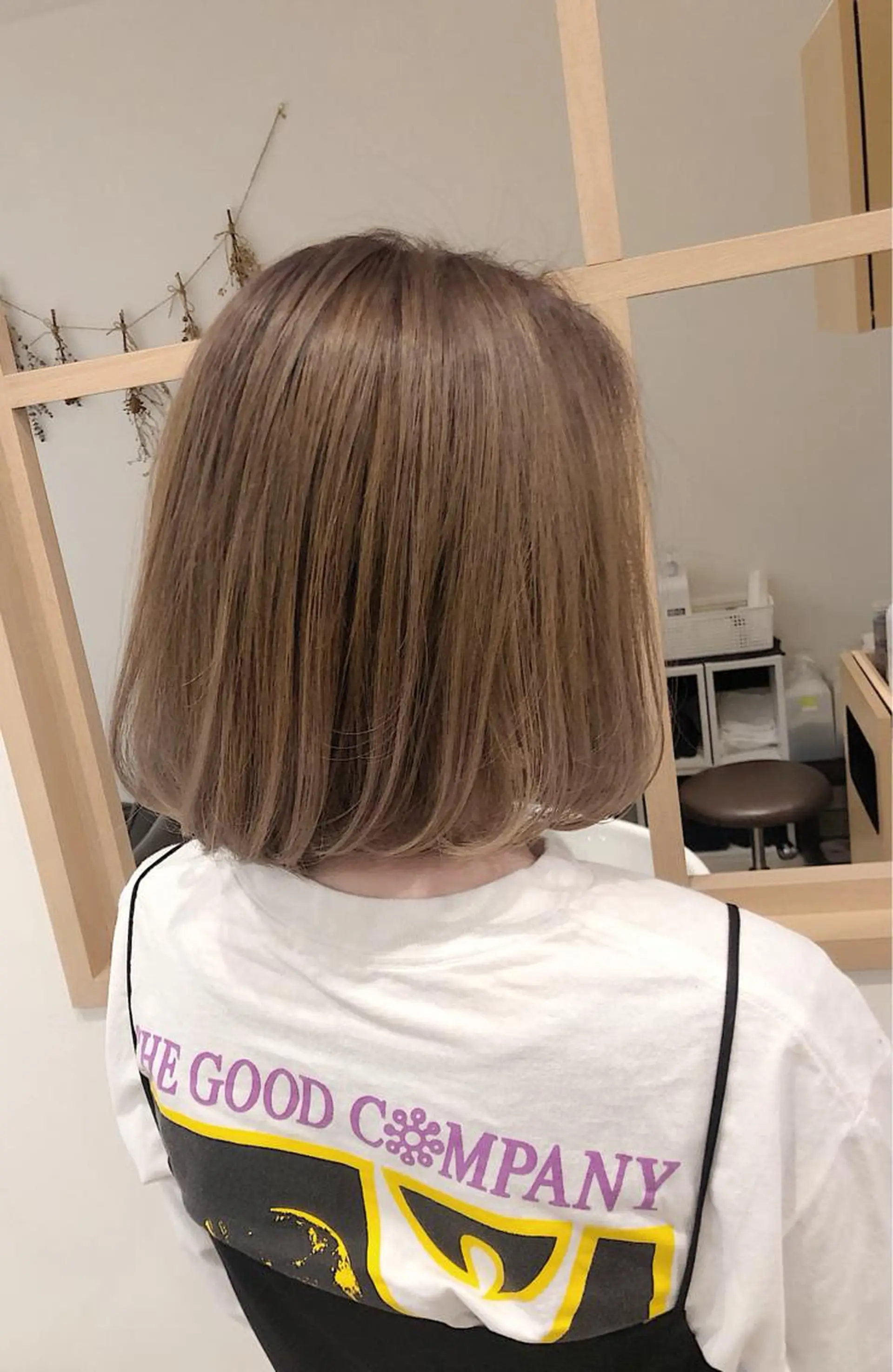 ショート カラー パーマ ヘアアレンジ ベージュカラー ブリーチ ハイトーンカラー ミルクティーベージュ ボブ カット ヘアカラー トリートメント 【ツヤ髪美容師】 ツダケイスケのヘアスタイル