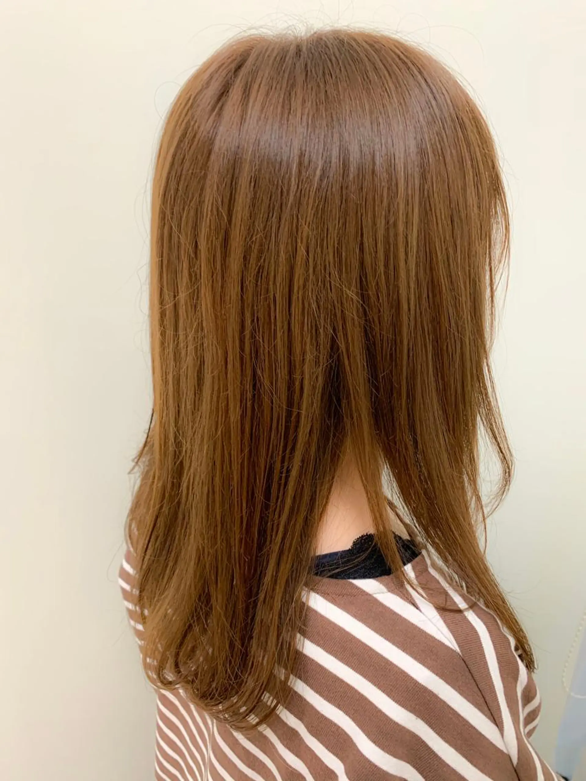 セミロング ハイライト 切りっぱなしボブ ソノキユウカのヘアスタイル