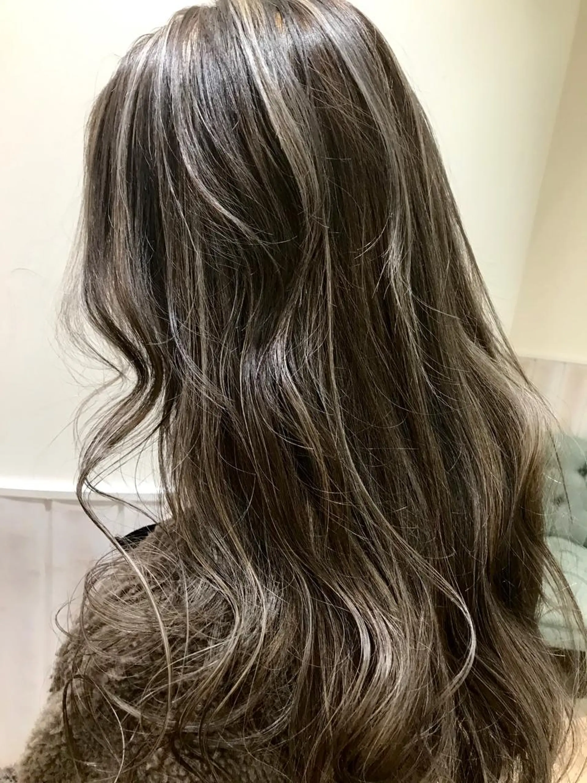 ロング カラー にしだ まりえのヘアスタイル