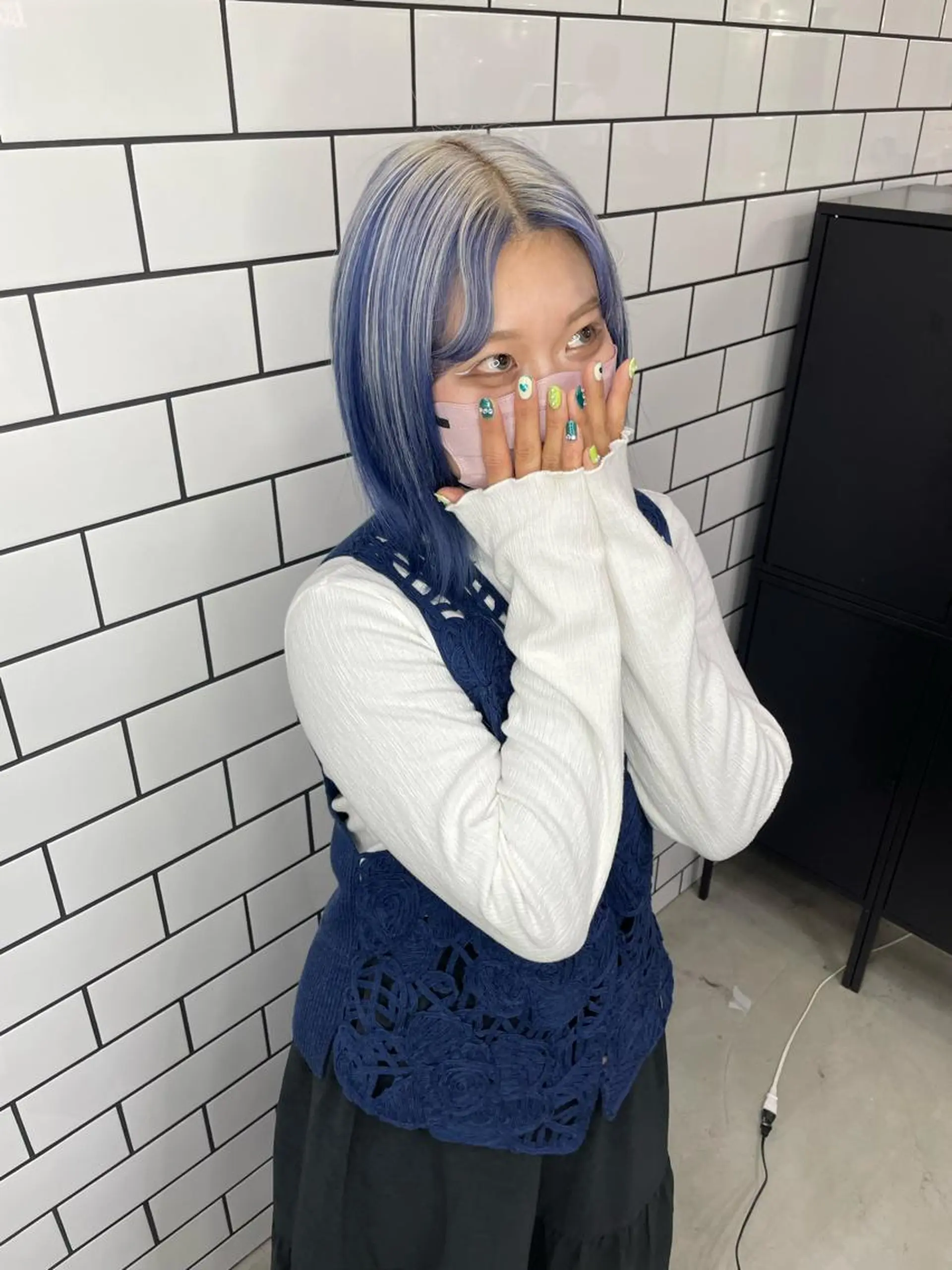 ミディアム カラー ブルーカラー asumi/栄/ハイ トーン/ブリーチ/のヘアスタイル