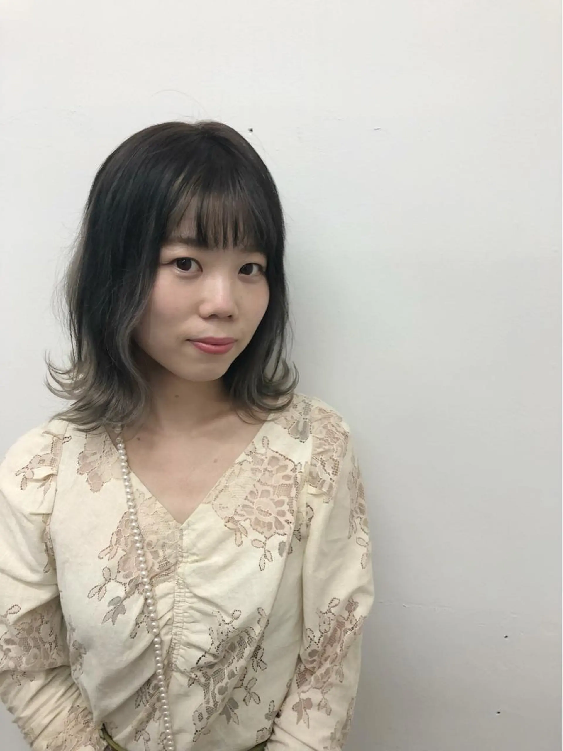 ミディアム 艶髪/ハイトーン Sherryのヘアスタイル