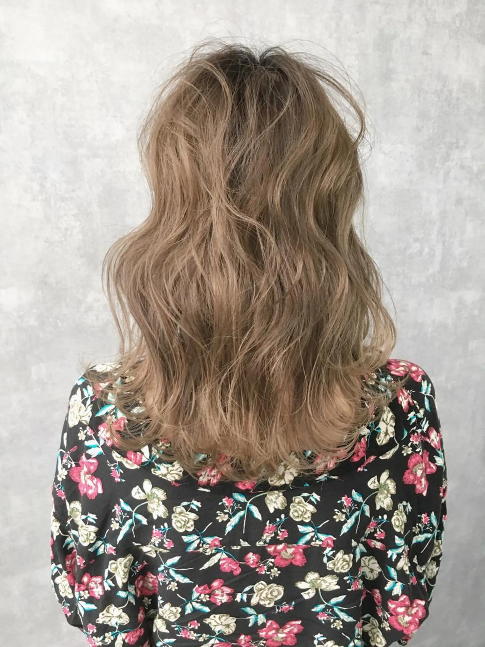 セミロング カラー ベージュカラー ハイライトカラー ハイライト レイヤーカット BLend 渋谷のヘアスタイル