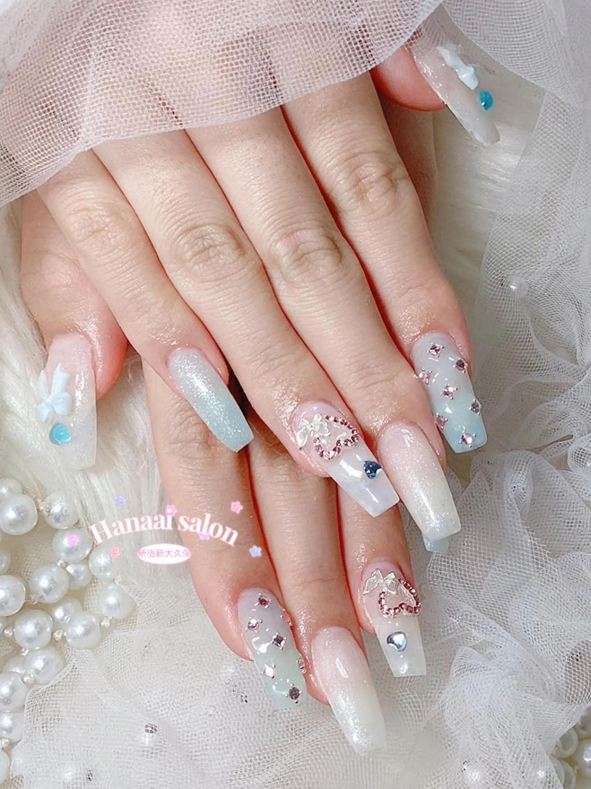 ネイル アートネイル フラッシュネイル フットネイル ジェルネイル グラデーション Hanaai Salon新大久保店のネイルデザイン