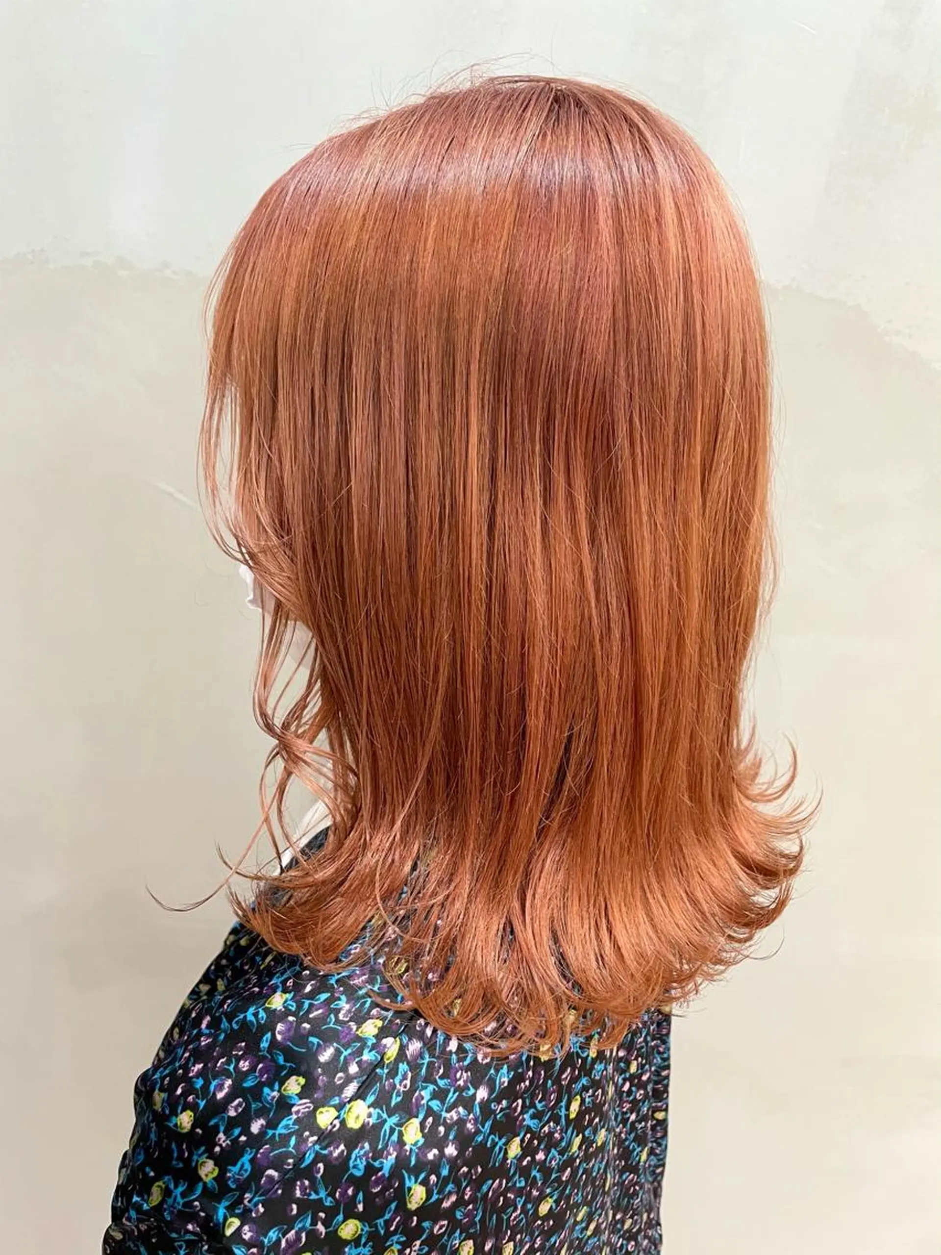 ミディアム カラー 堤 麻衣子のヘアスタイル