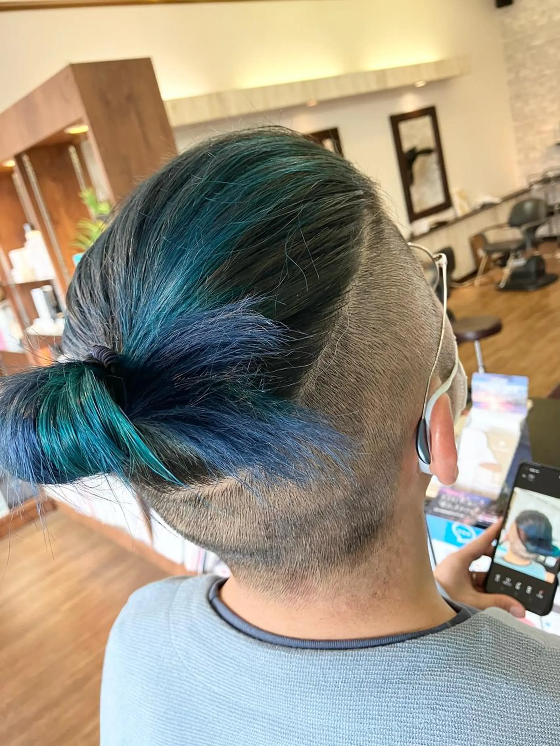 ショート カラー ブルーカラー ヘアークルーズ ピースのヘアスタイル