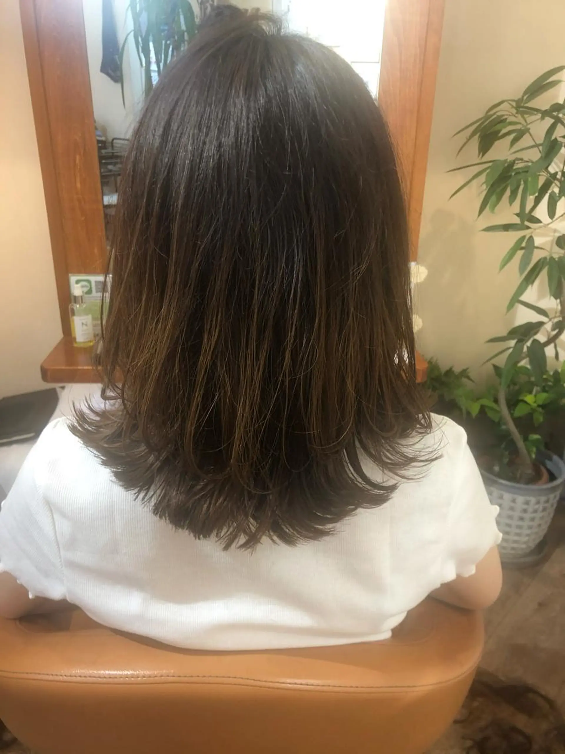 ミディアム レイヤーカット 冨永 さやかのヘアスタイル
