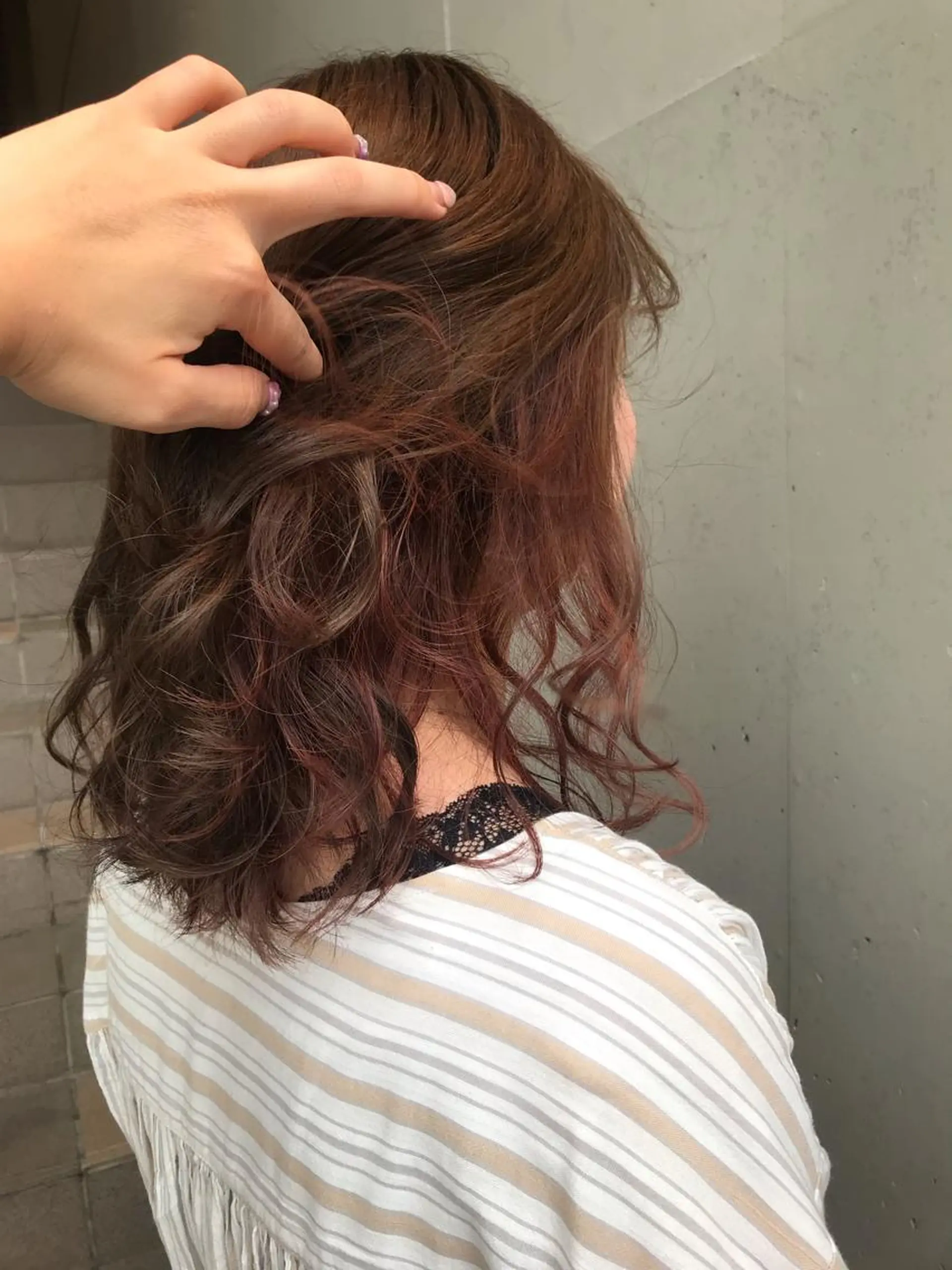 セミロング カラー インナーカラー 一ノ瀬 蘭のヘアスタイル