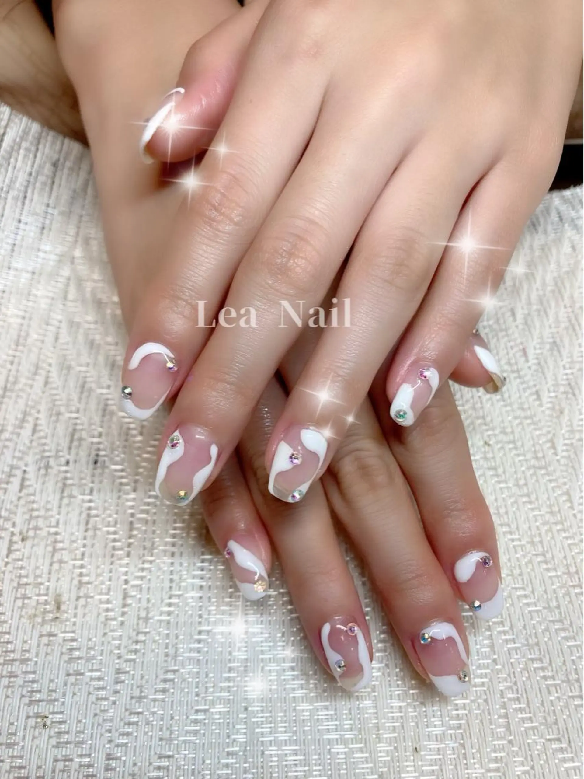 ネイル クリアネイル ホワイト Lea Nailのネイルデザイン