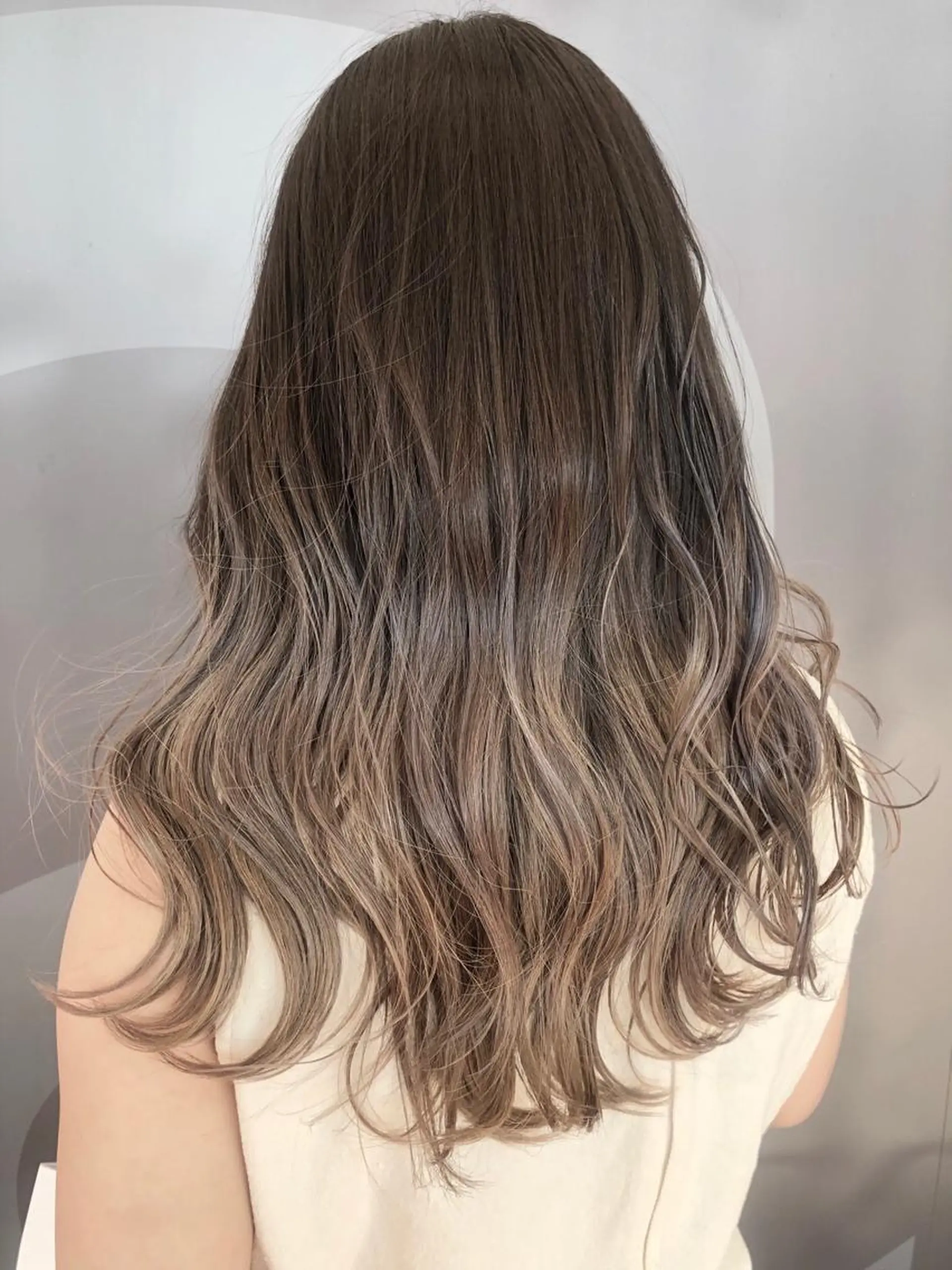 ロング カラー ベージュカラー グラデーションカラー 店長　濱口 花菜　美髪整形のヘアスタイル
