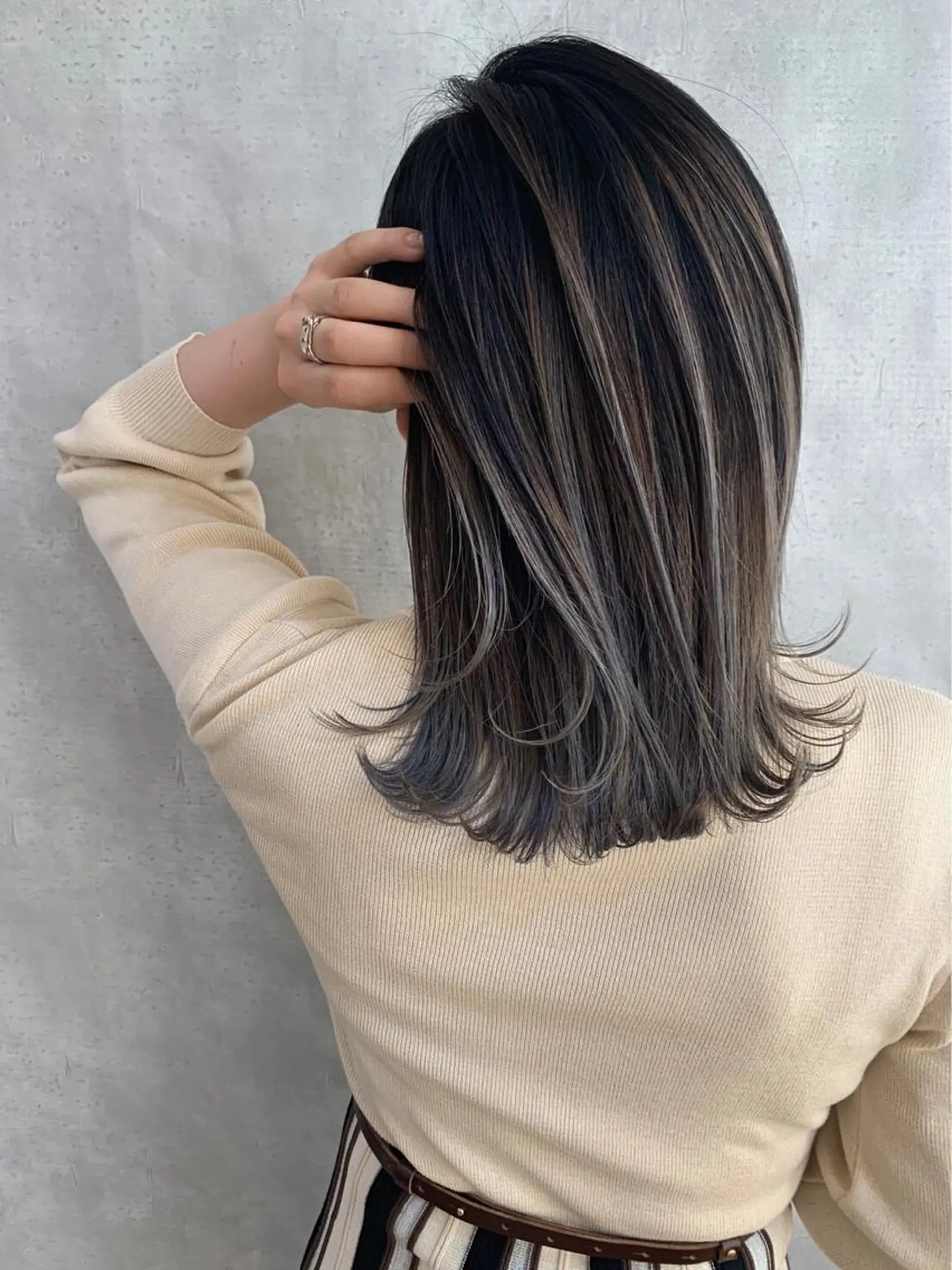 セミロング カラー アディクシーカラー ハイライトカラー ハイライト _WHITE 難波本店のヘアスタイル