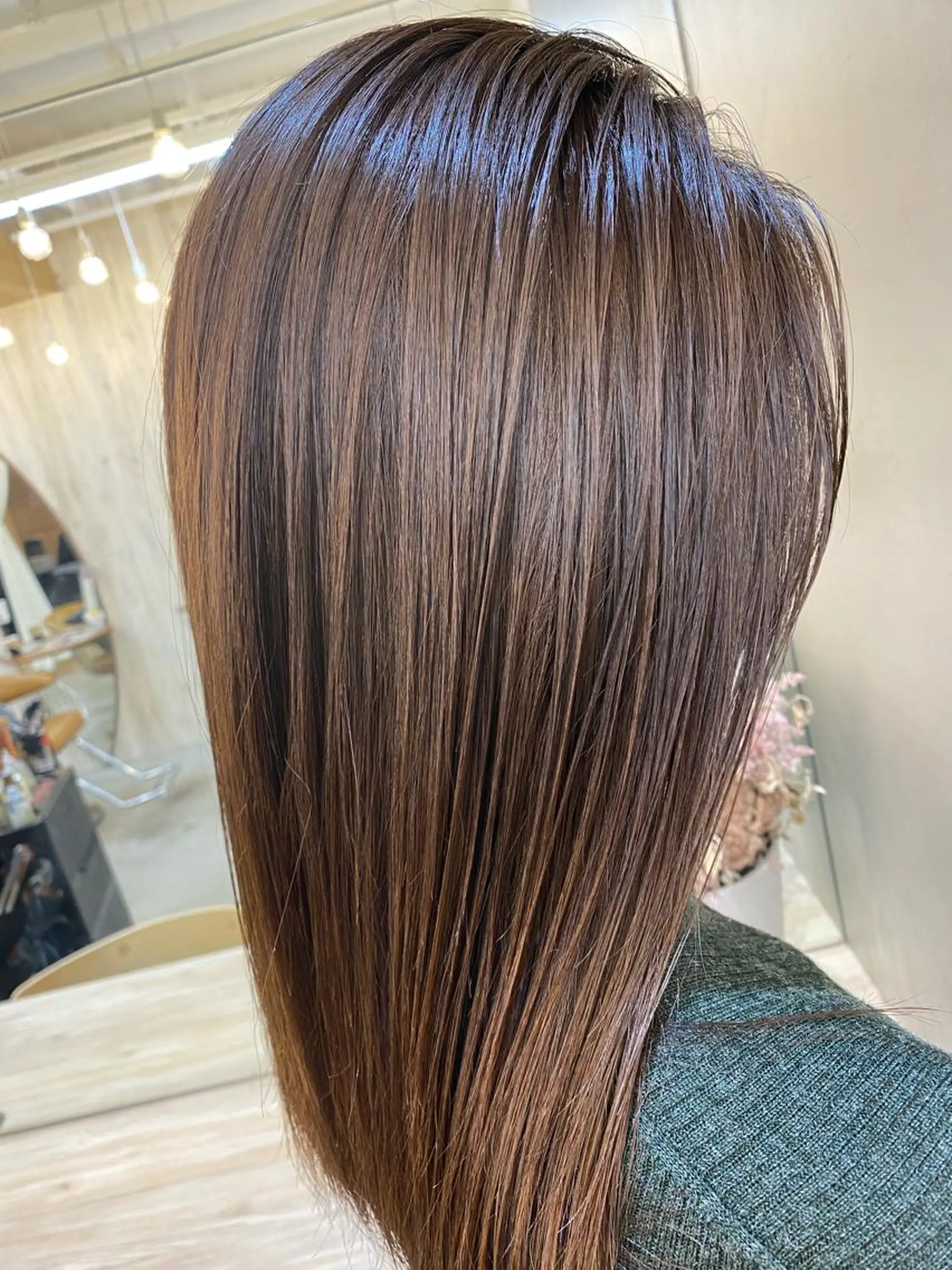 ミディアム カラー ヘアカラー トリートメント 顔周り/ブリーチなし /縮毛矯正🫧伊勢のヘアスタイル