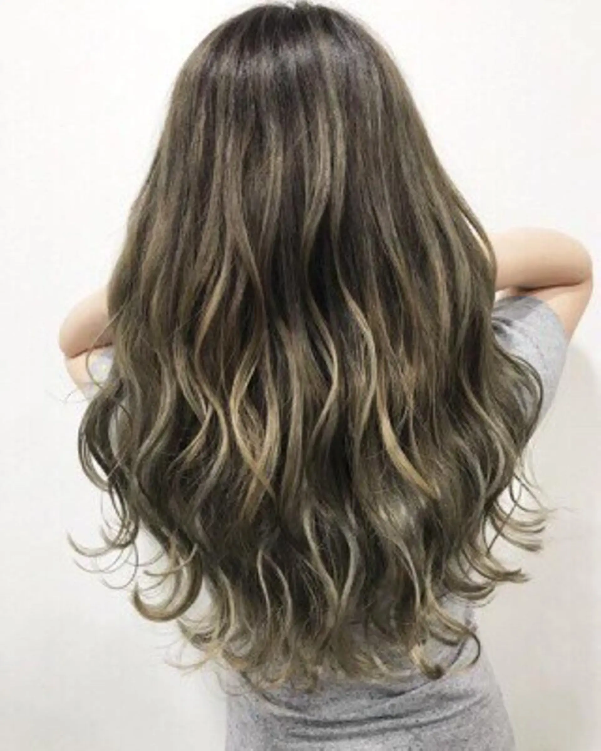 カラー 岩橋 健人のヘアスタイル