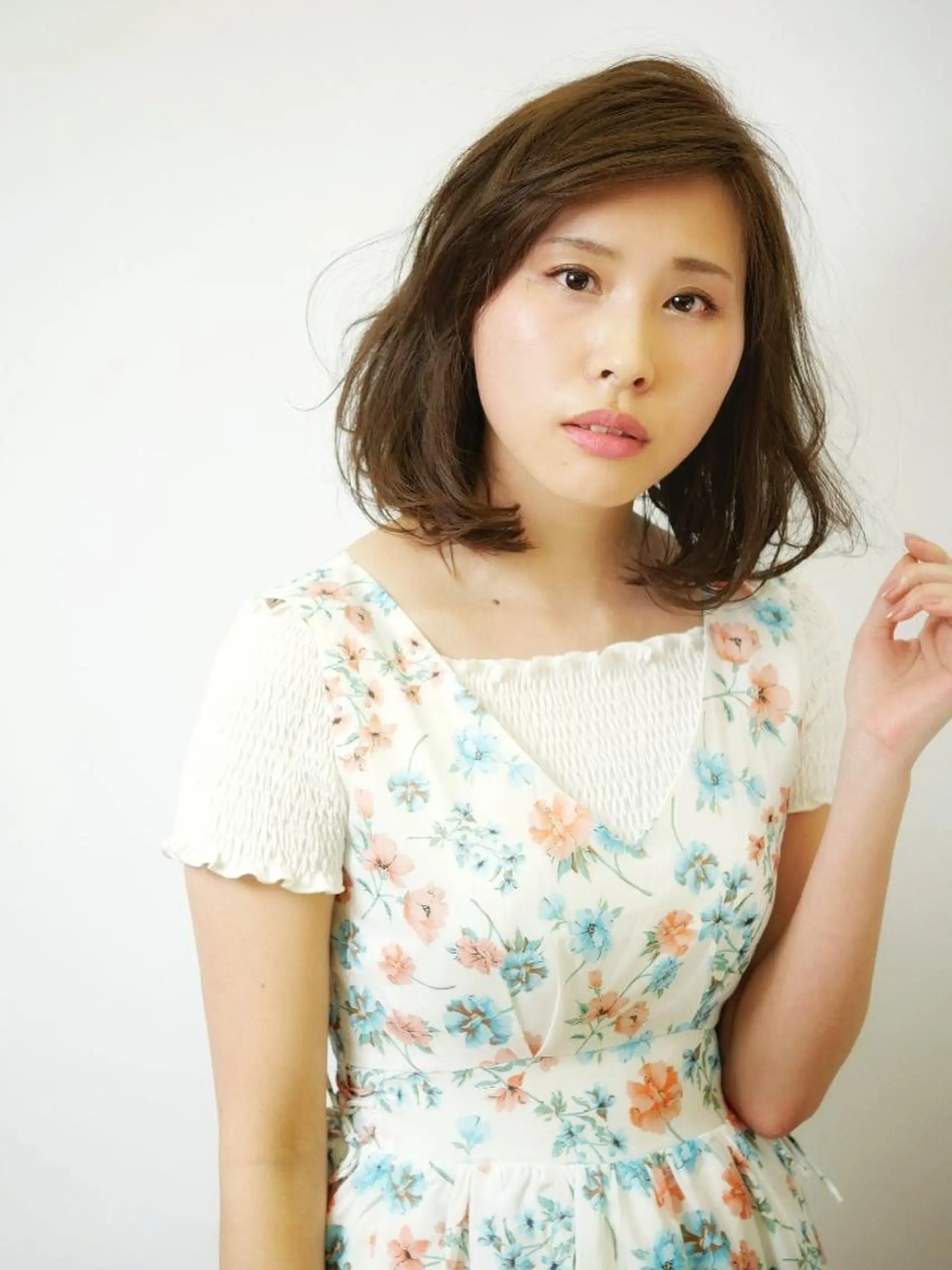 セミロング 大人の艶髪✂️ 矢崎美紀のヘアスタイル