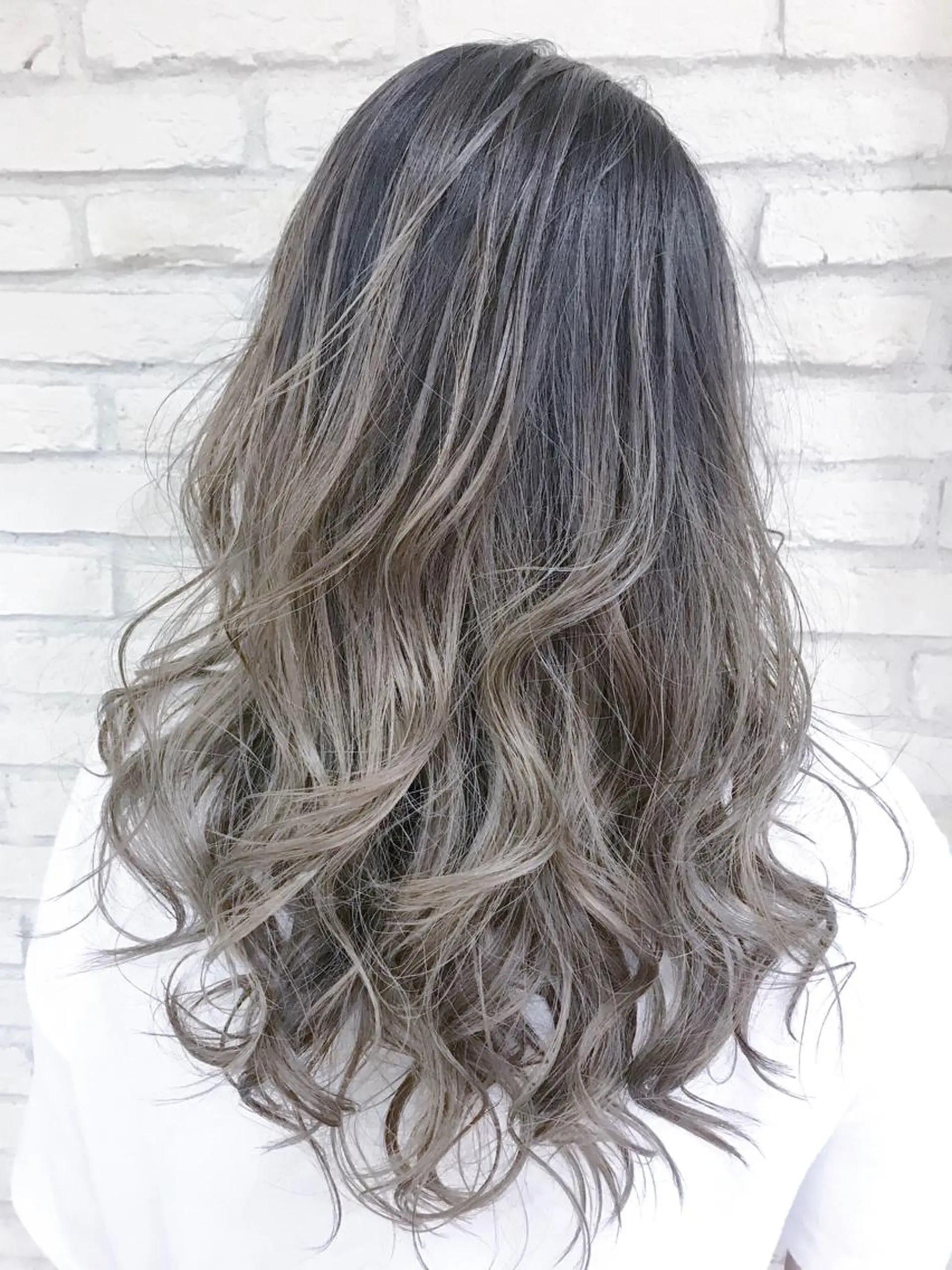 ロング カラー グラデーションカラー ハイライトカラー ハイライト 横浜🍒ルーツカラー エクステ/RIEのヘアスタイル