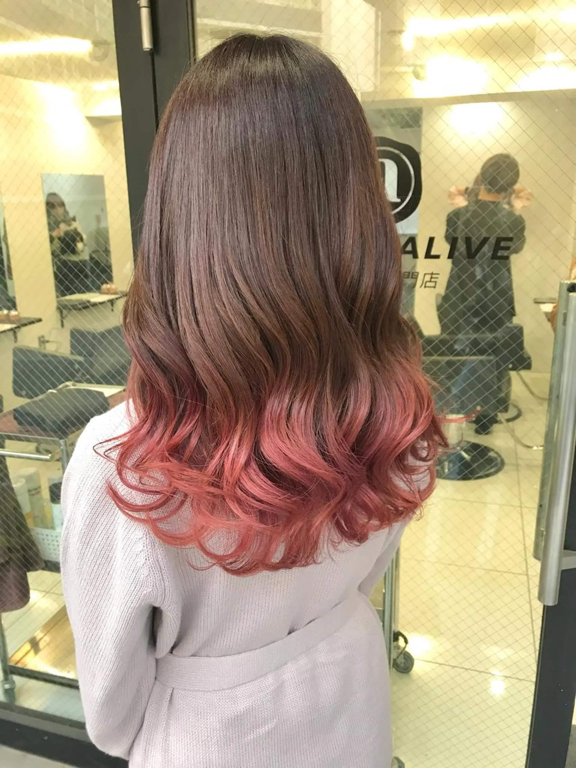 セミロング カラー ヘアカラー 横山 奈央のヘアスタイル