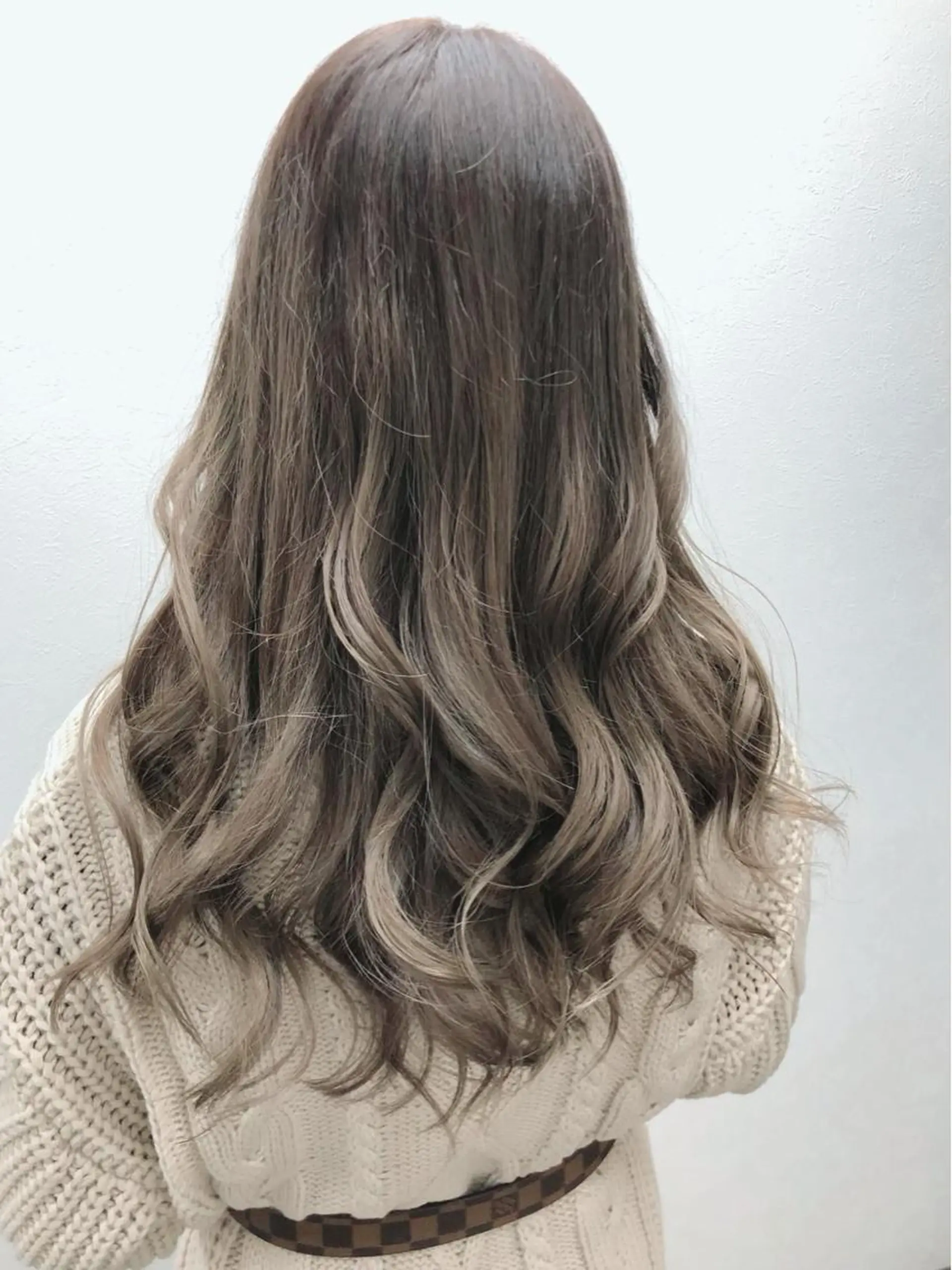 ロング カラー ブリーチ グラデーションカラー イルミナカラー ヤナ マネージャーのヘアスタイル