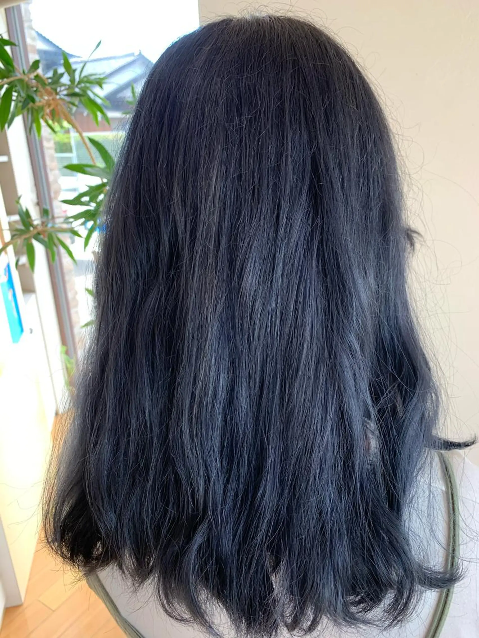 カラー ネイビーカラー 柴田 結衣のヘアスタイル