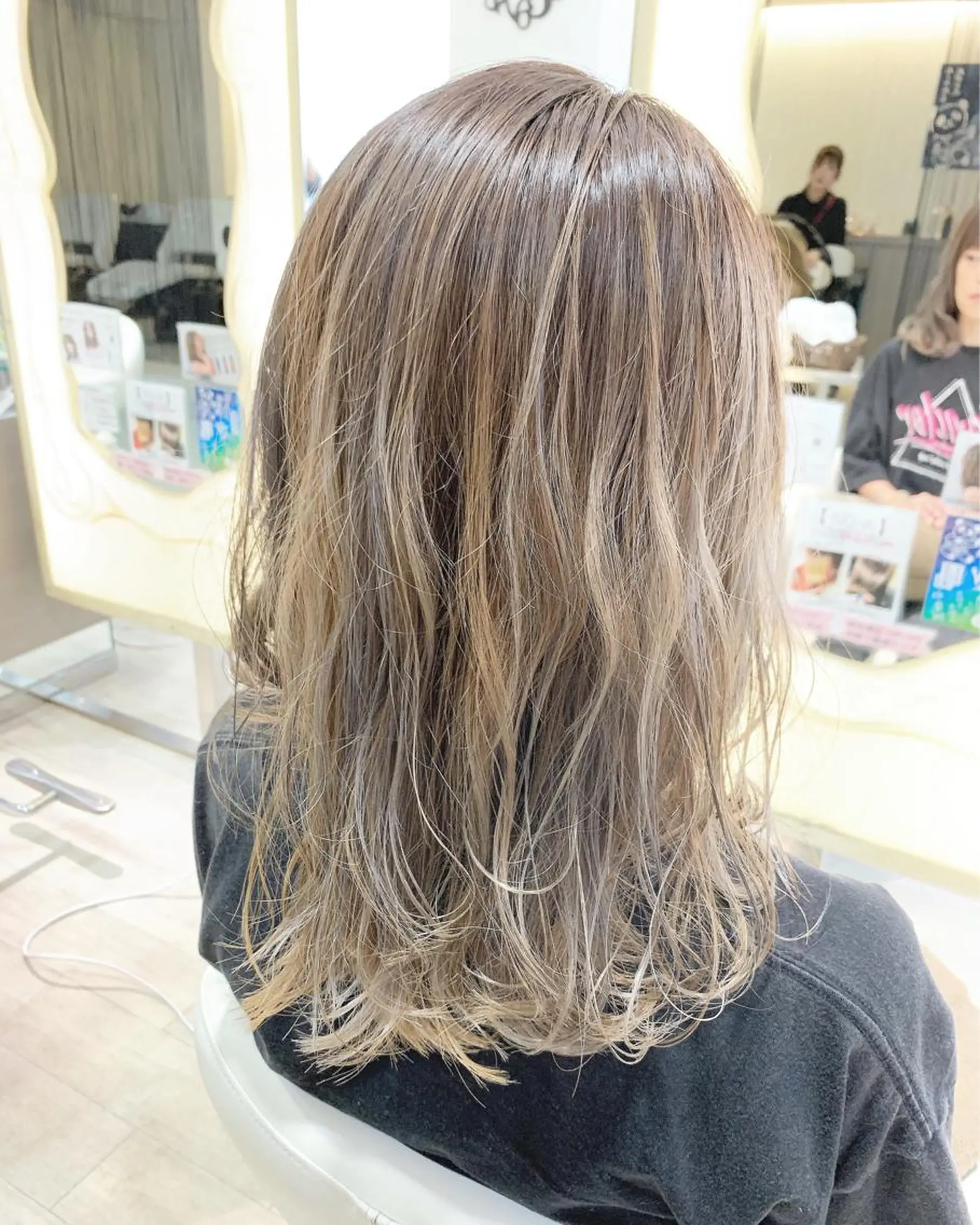 ロング カラー バレイヤージュ レイヤーカット ヘアカラー トリートメント Miru by INCE HAIRのヘアスタイル