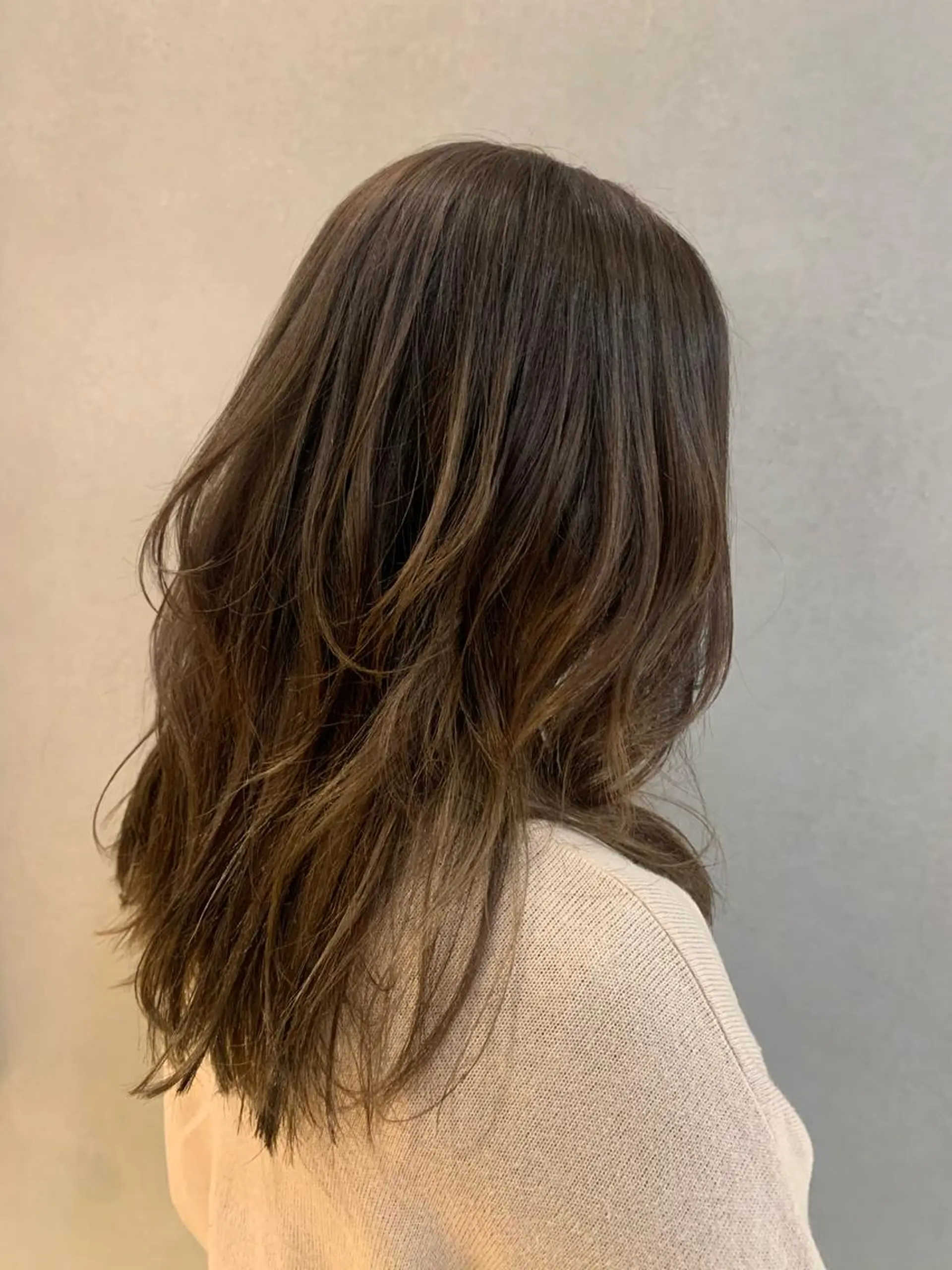 セミロング ヘアカラー 土佐 優奈のヘアスタイル