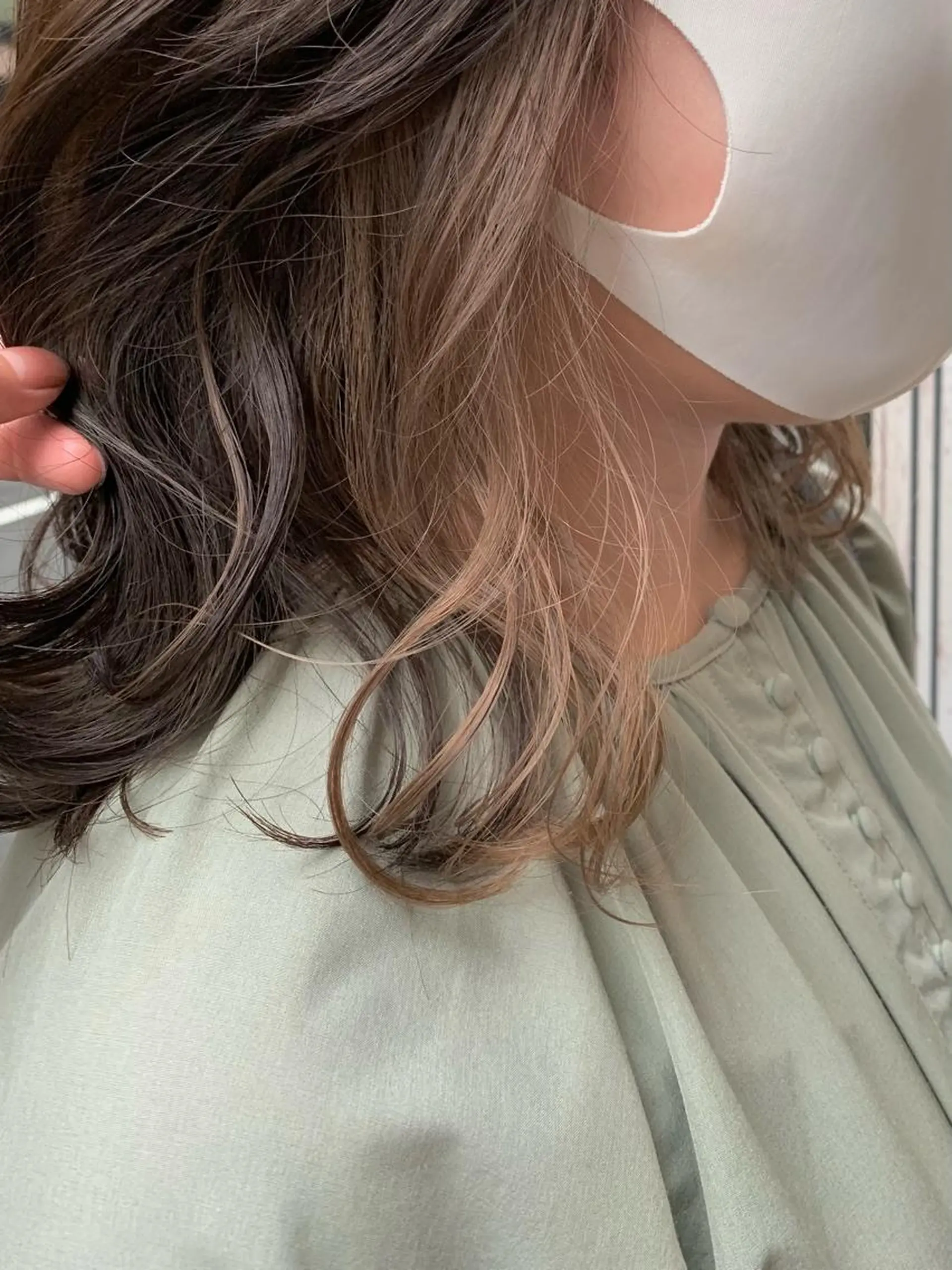 ミディアム カラー ベージュカラー イヤリングカラー ミルクティーベージュ ヘアカラー ayaka 大宮のヘアスタイル