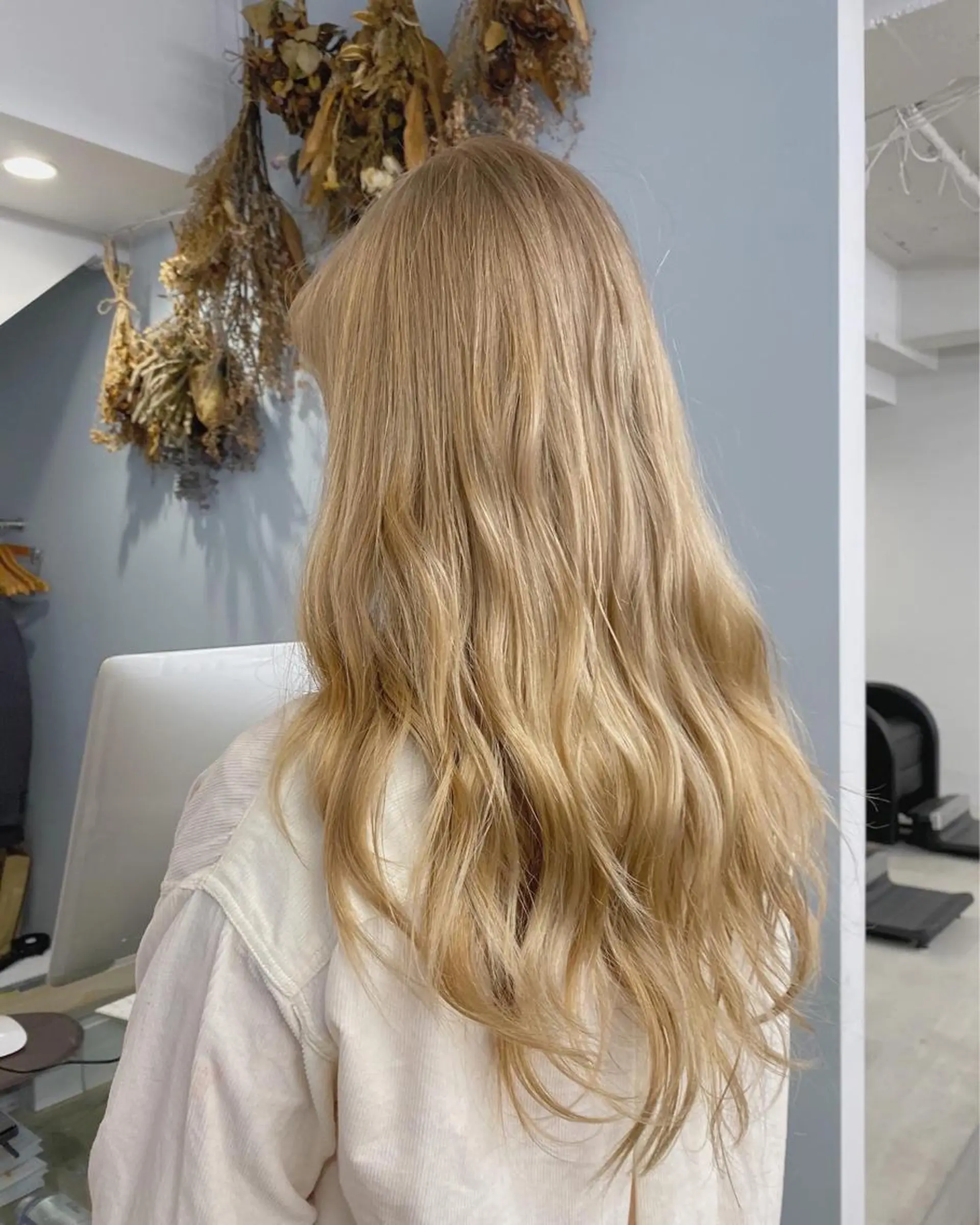 ロング カラー ヘアアレンジ Flamme Annaのヘアスタイル