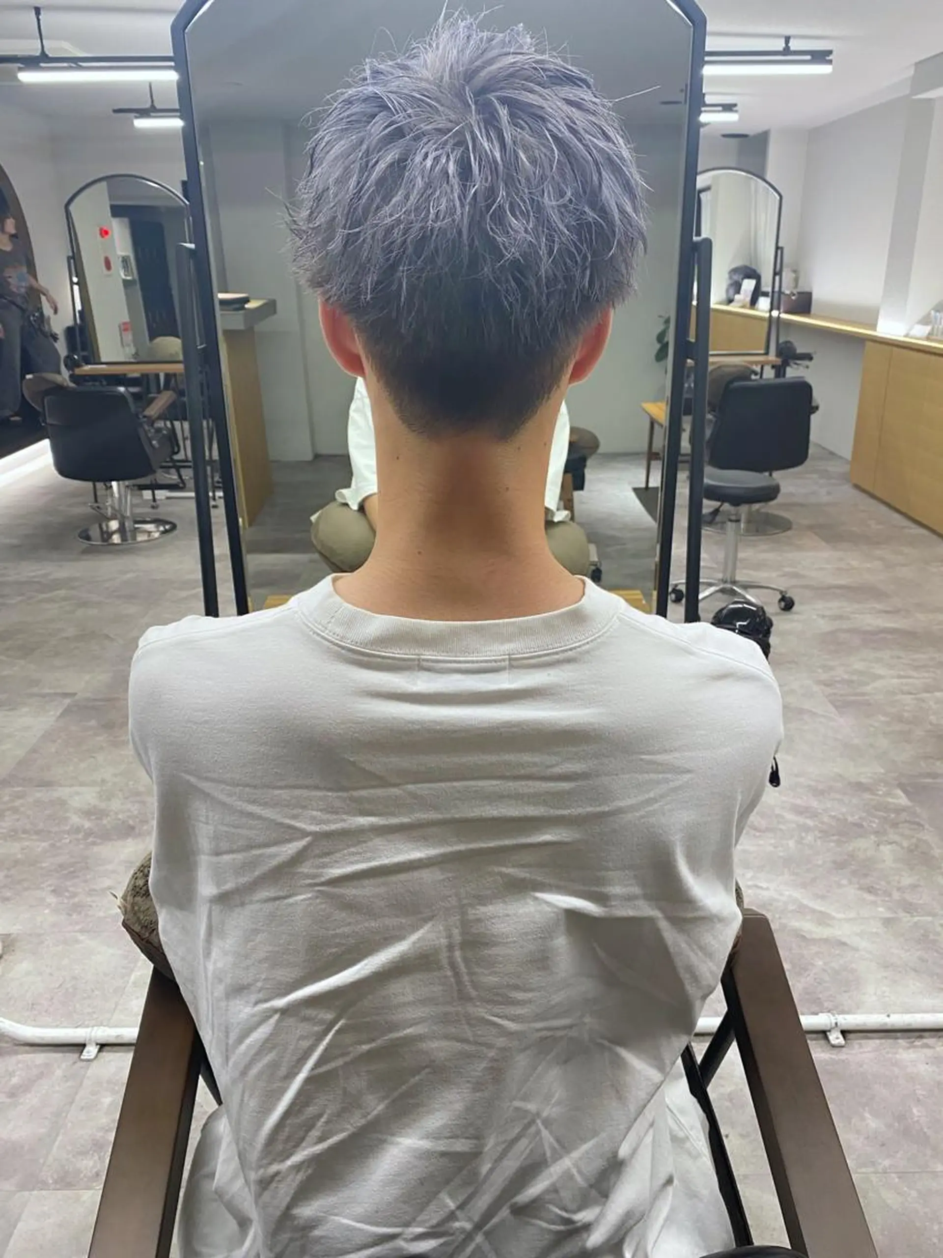 カラー メンズ マッシュ シルバー カット ヘアカラー トリートメント Emitas.柳通り店所属・山﨑 大暉【ダブルカラー】のヘアスタイル
