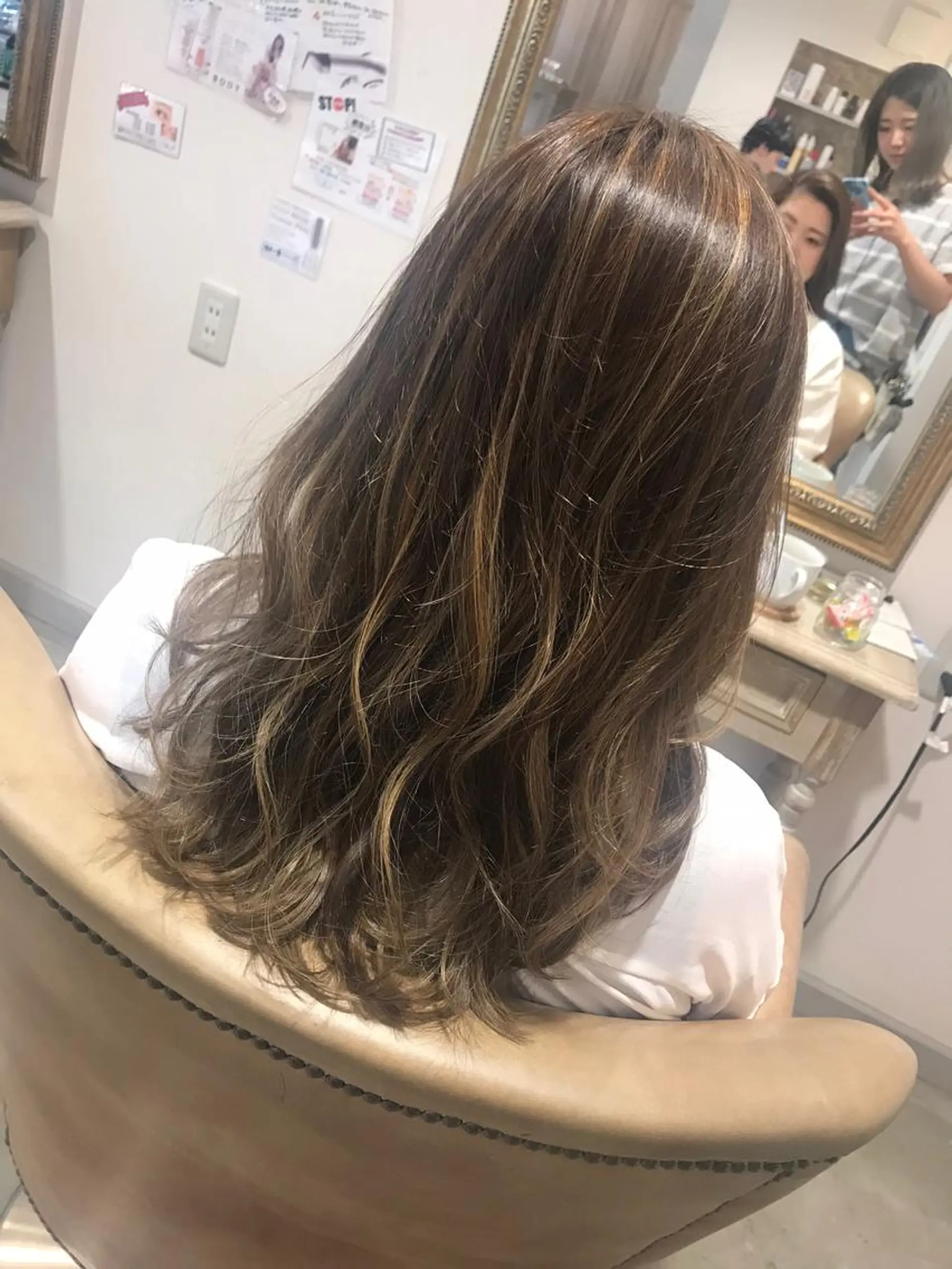 ミディアム カラー パーマ ヘアアレンジ キッズ ネイル マツエク・マツパ ベージュカラー グラデーションカラー ハイライトカラー ハイライト グラデーション ヘアカラー トリートメント 韓国♡ハイライト ♡YURIのヘアスタイル