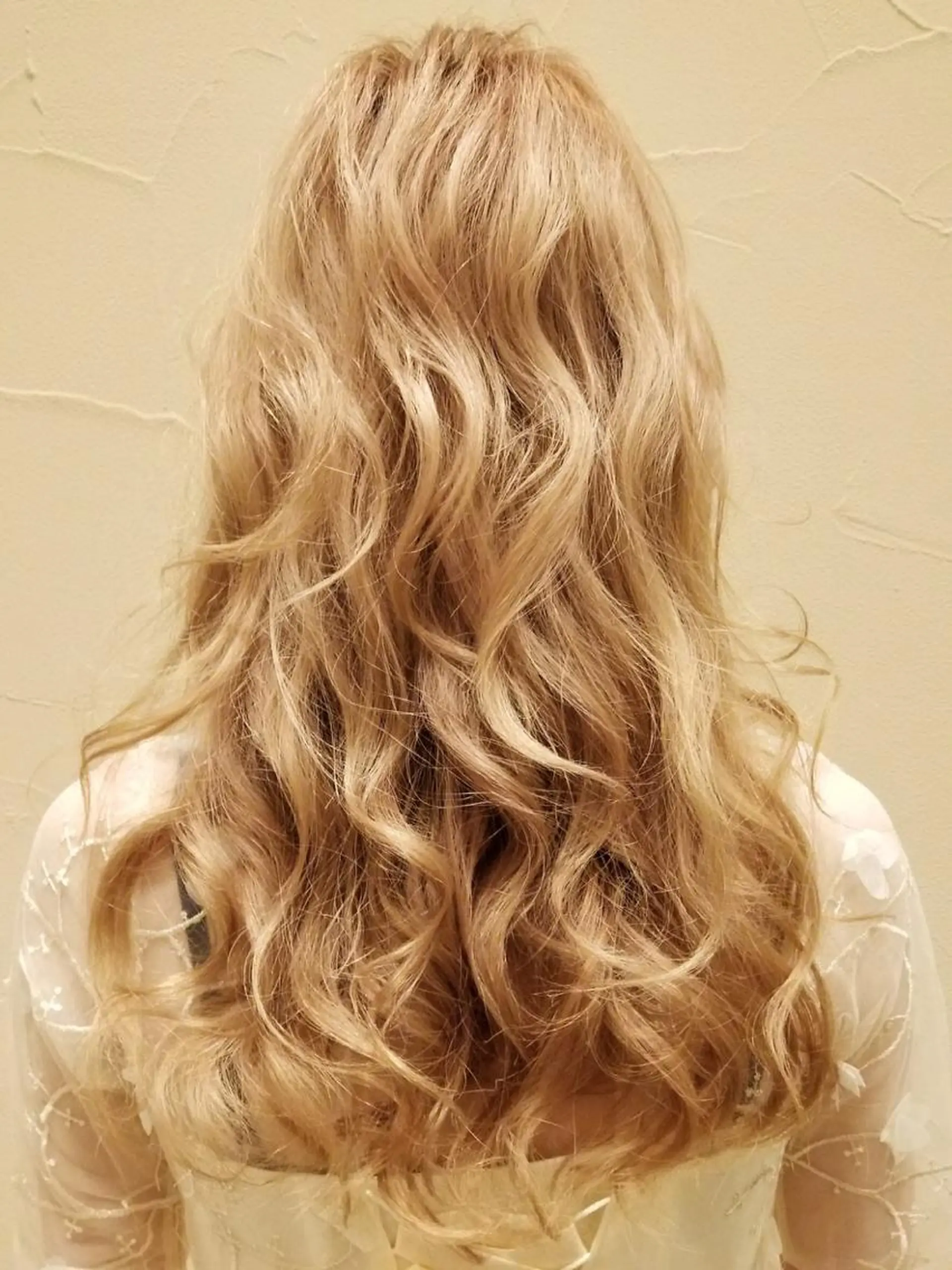 ロング カラー パーマ ブロンド ダブルカラー イルミナカラー ヘアカラー トリートメント ハイトーン/ブリーチ 山崎　悠次のヘアスタイル