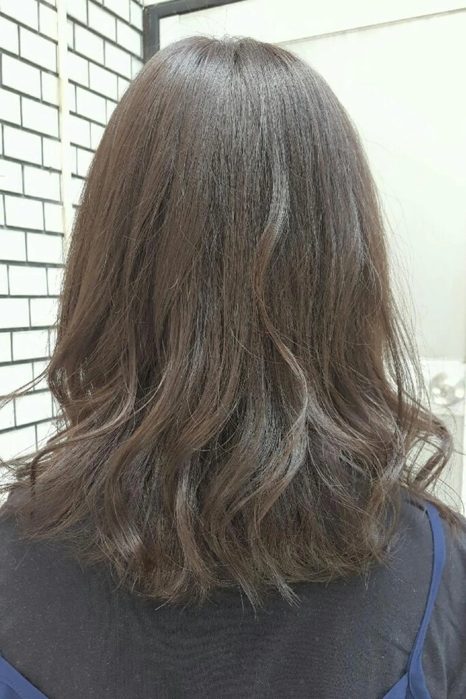 ミディアム カラー ヘアアレンジ アッシュ アッシュグレー 秋山 幸太のヘアスタイル