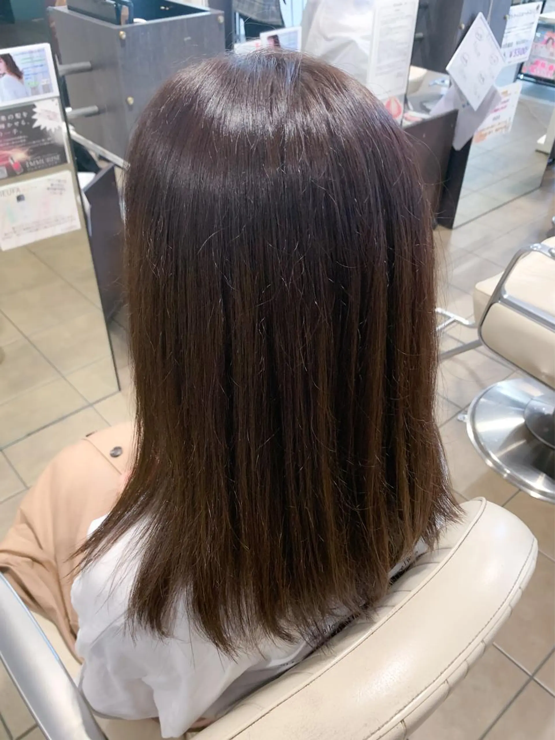 セミロング カラー ブラウンカラー ナチュラルブラウン 地毛風ストレート/ 髪質改善/榎本流行のヘアスタイル
