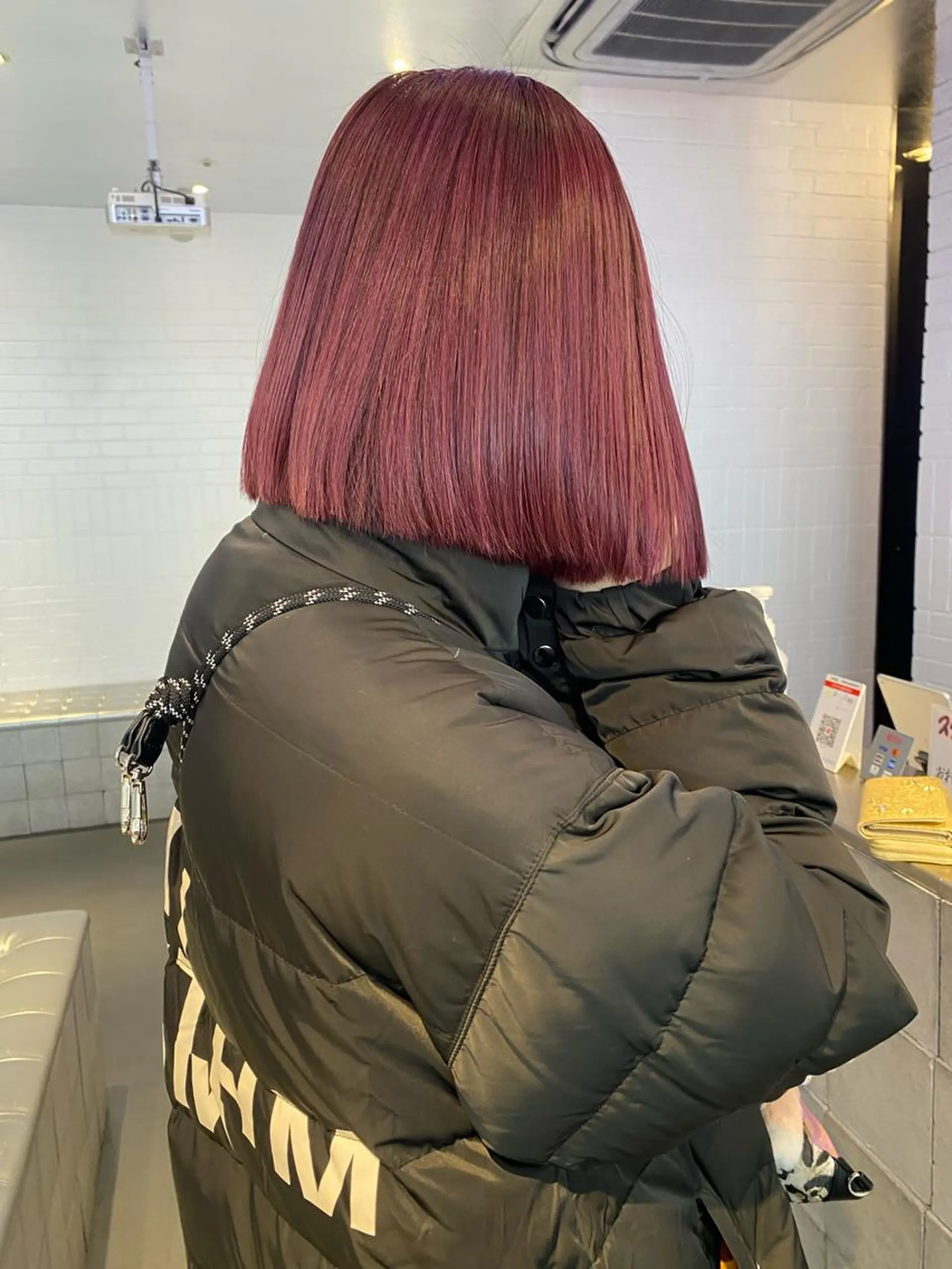 ミディアム カラー ヘアアレンジ カシス ラベンダーカラー ピンクカラー レッドカラー バイオレットカラー カット ヘアカラー 🎨ハイトーン/ 切りっぱなし みつきのヘアスタイル