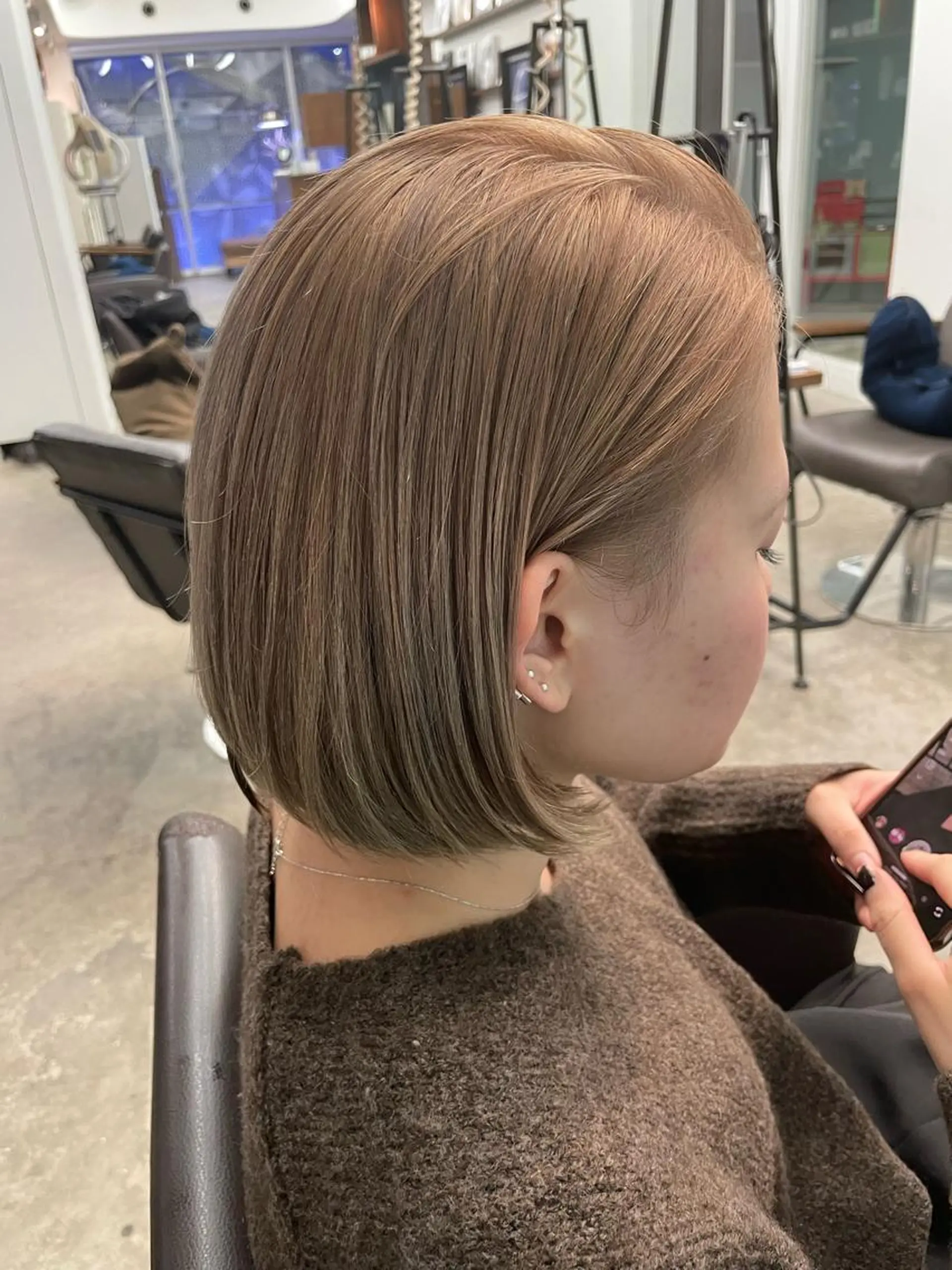 ミディアム アッシュ レイヤー/デジパ SAKIのヘアスタイル