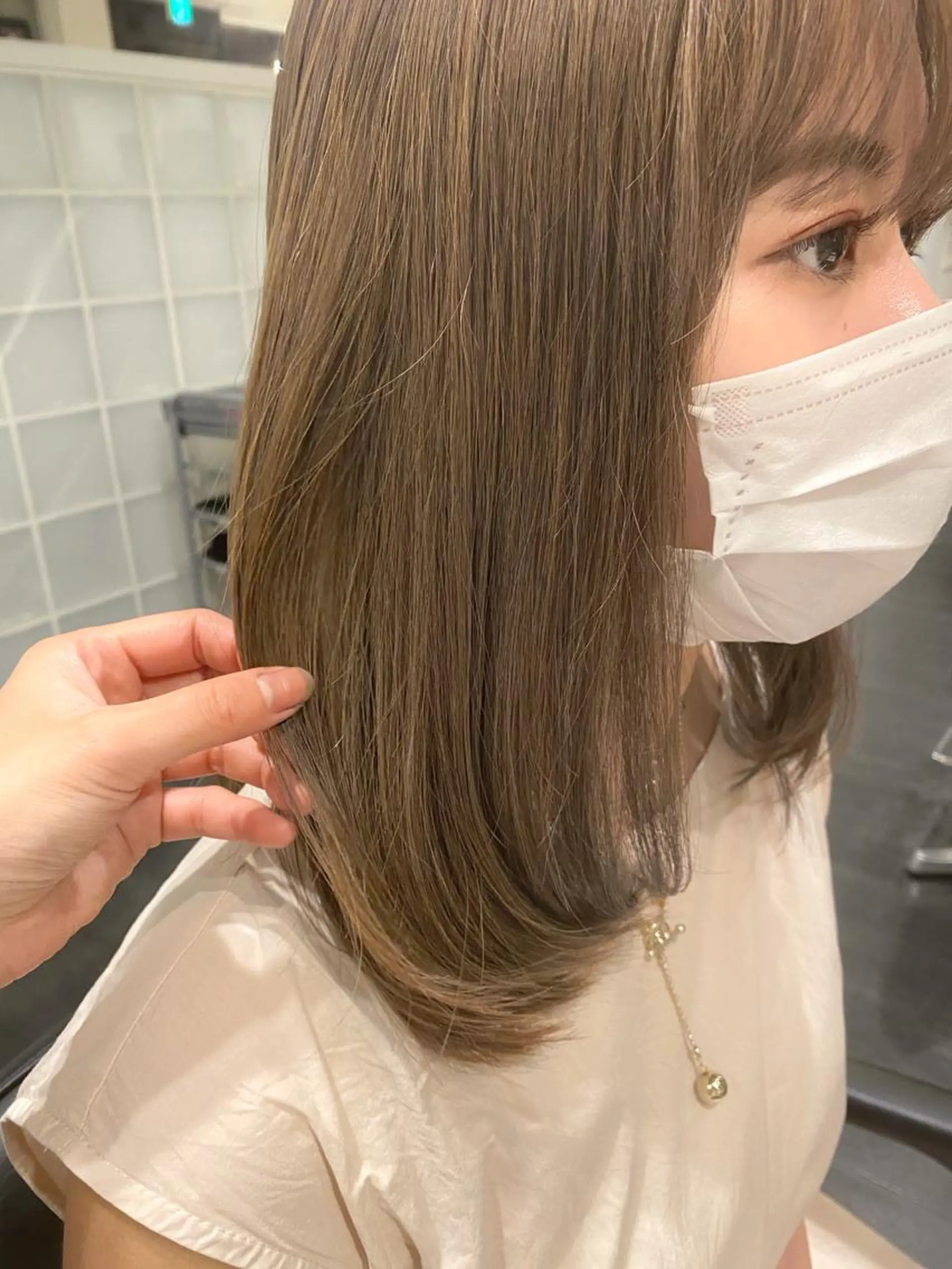 セミロング shiori ﾍﾞｰｼﾞｭｶﾗｰのヘアスタイル