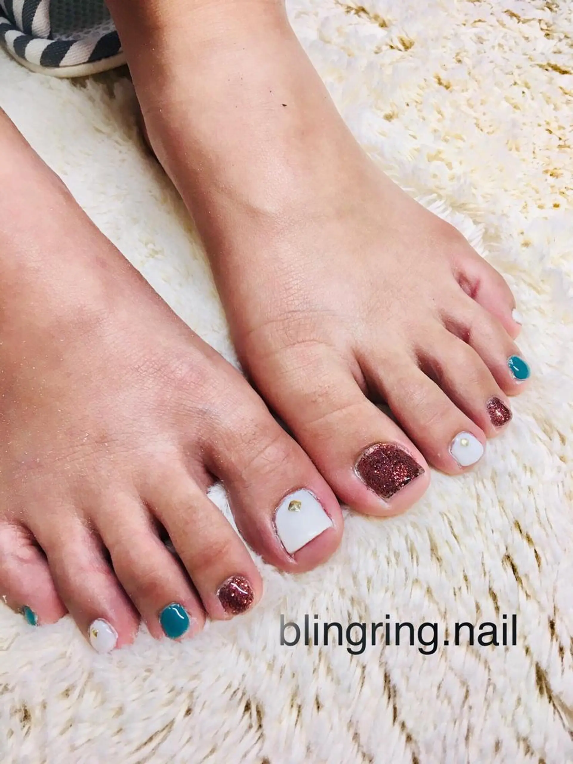 ネイル ブラウン ラメ(グリッター) フットネイル 🌈KANÅKO 🌈のネイルデザイン