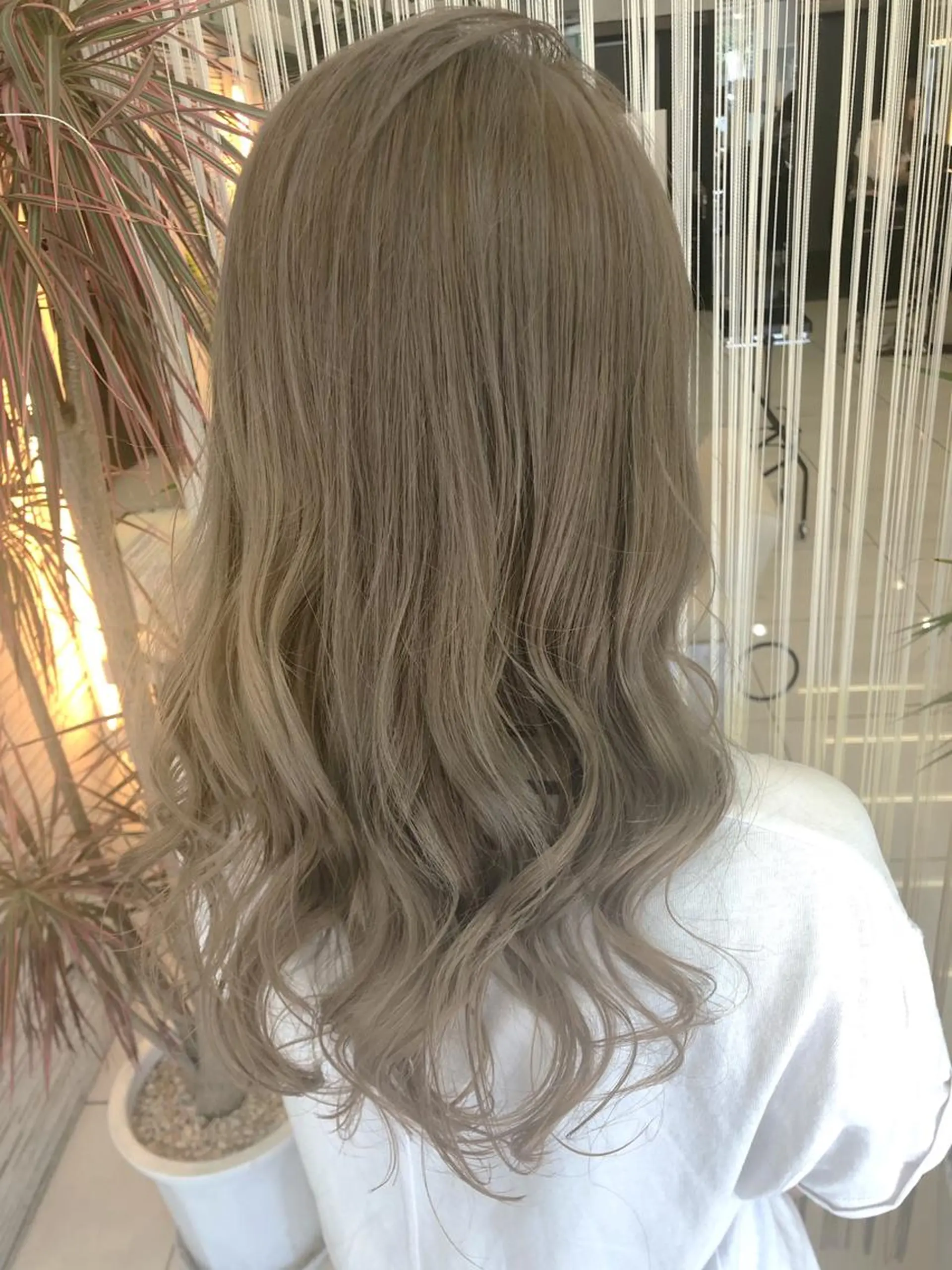 ロング カラー グレージュ ミルクティーグレージュ 髪質改善/美髪矯 正ヤマモトハルキのヘアスタイル