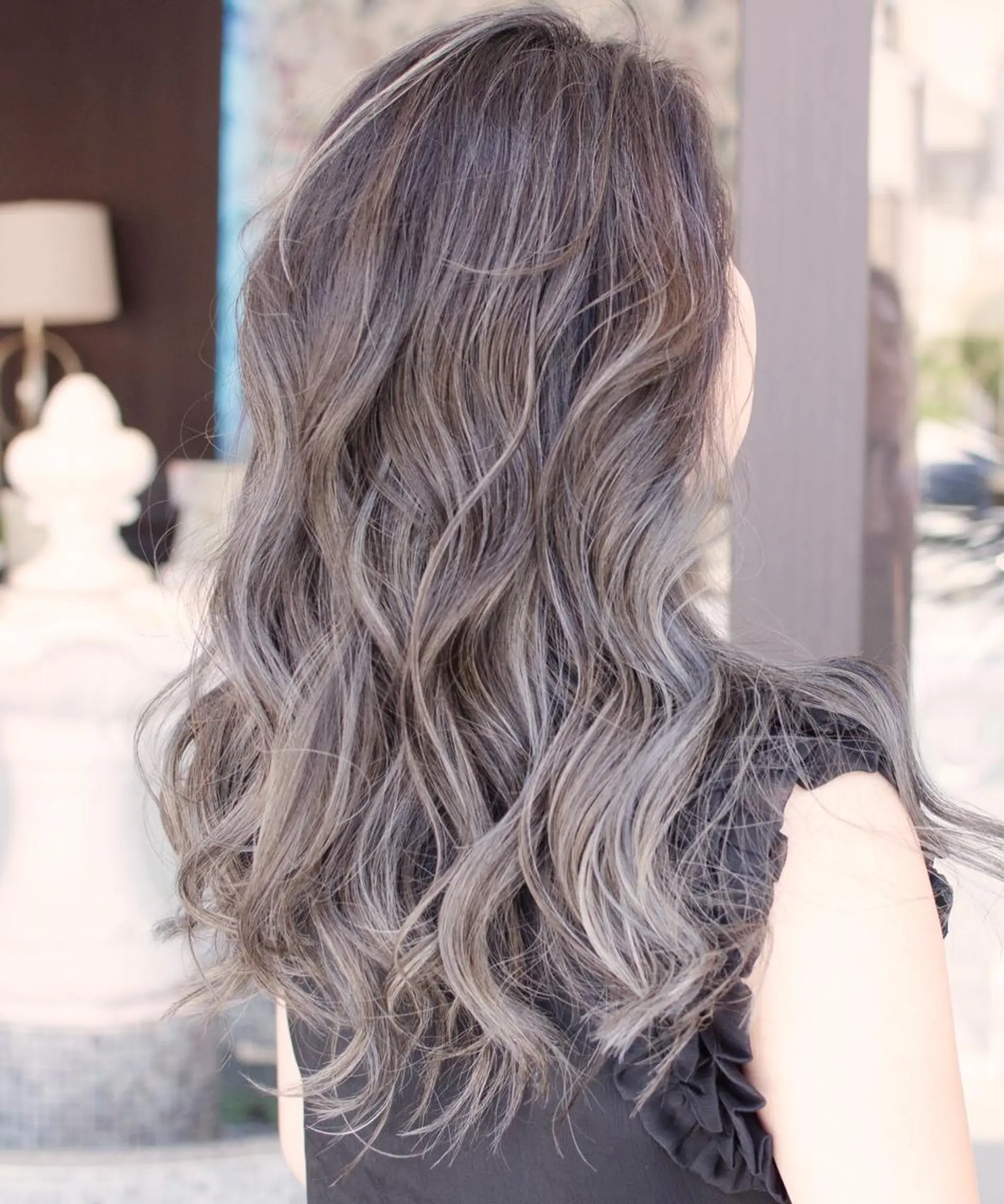 セミロング 3Dハイライト ハイライト ヘアカラー トリートメント haretoki 髪質改善サロンのヘアスタイル