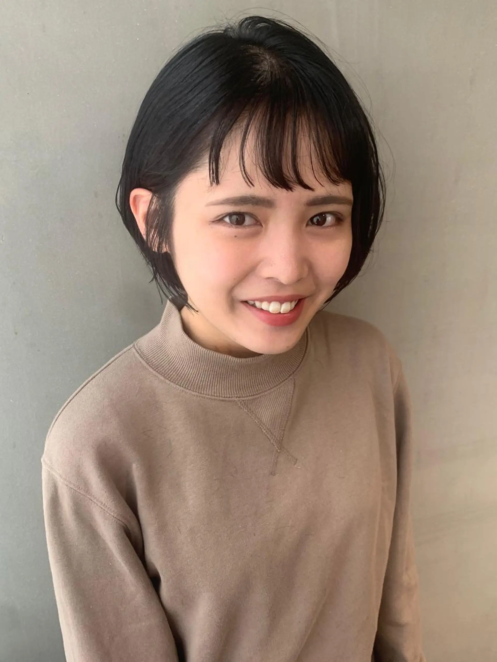 ショート カラー パーマ ヘアアレンジ メンズ キッズ ネイル マツエク・マツパ 丸みショート 黒髪 オン眉 ショートヘア ショートネイル ウルフレイヤーカット /チヒロのヘアスタイル