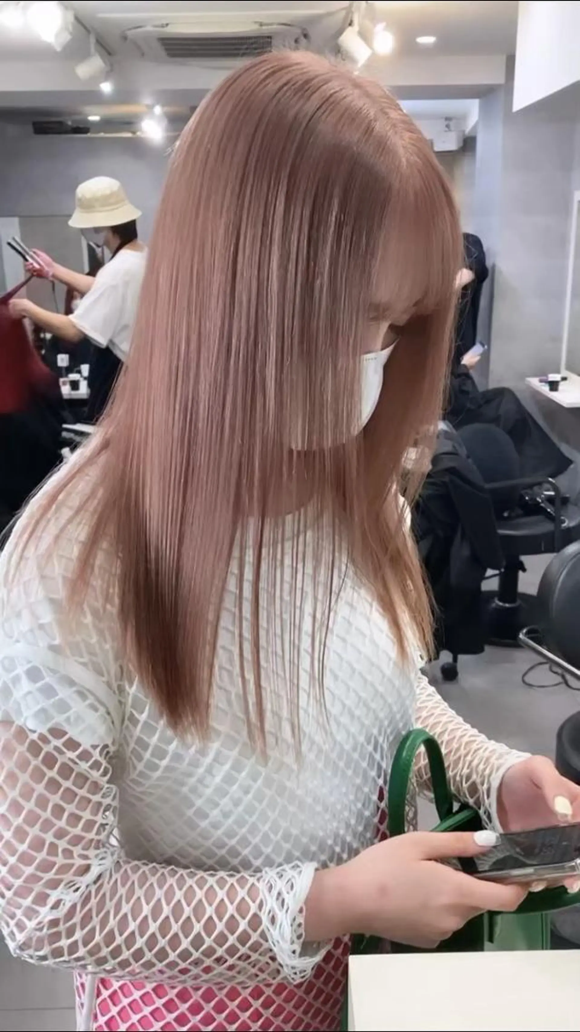 ロング ボブ 斜めバング 外国人風カラー 伸ばしかけ ハイライト カット ヘアカラー ＿WHITE鳳店 アンダーバーホワイトのヘアスタイル