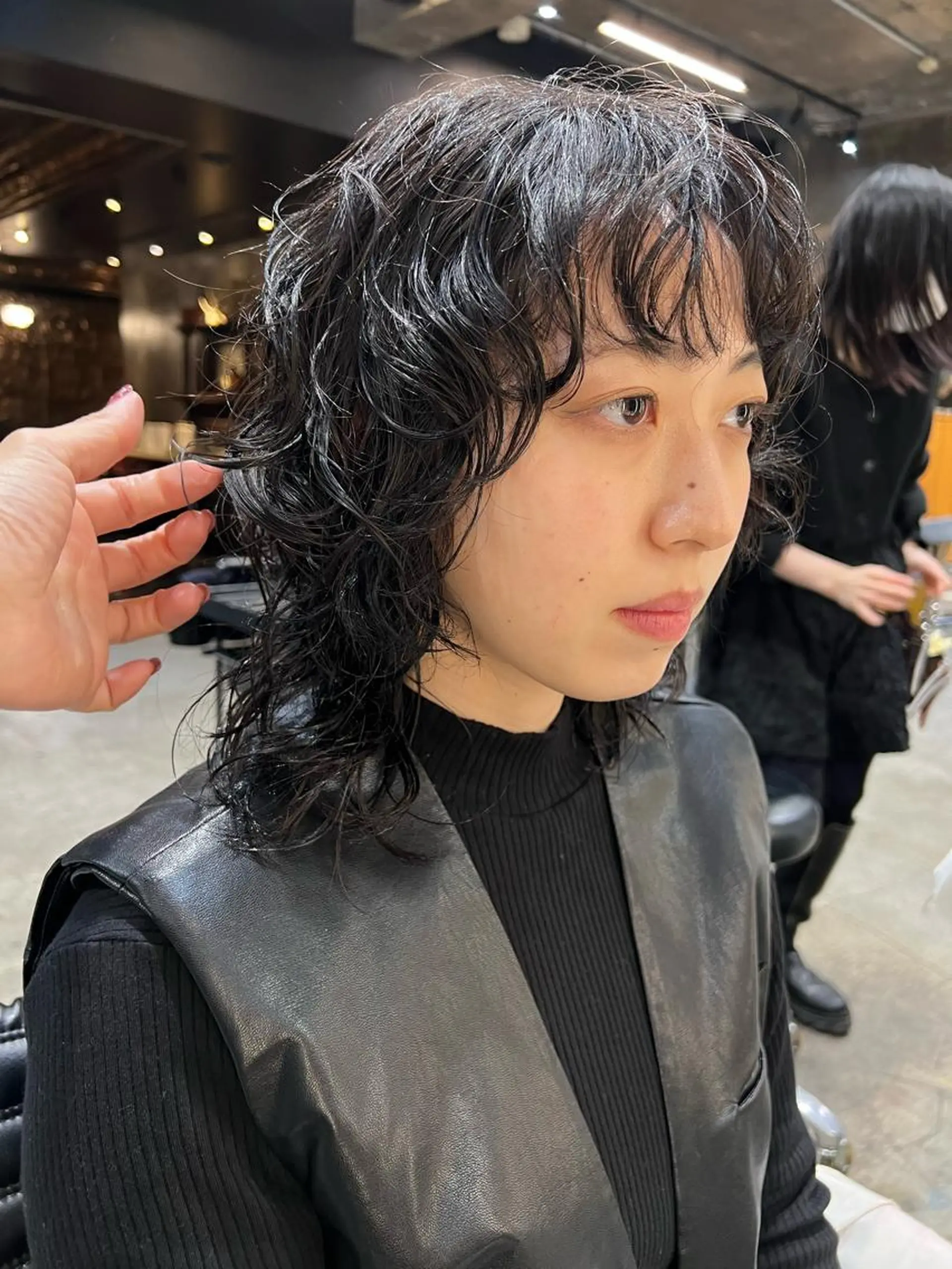 ミディアム パーマ 圧倒的デザイン力 店長🎨RENAのヘアスタイル